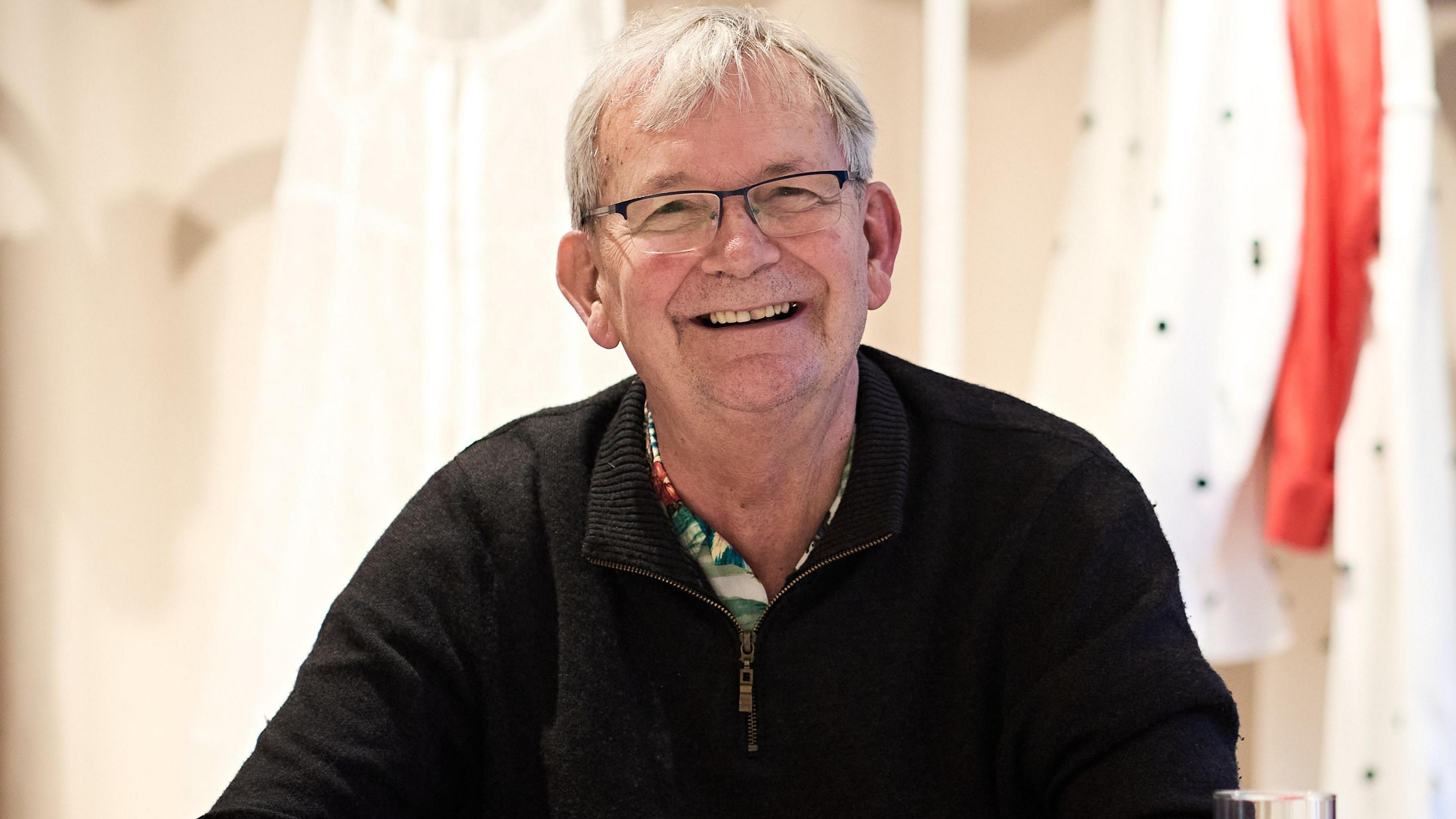 Dünyaca ünlü İngiliz belgesel fotoğrafçısı Martin Parr hayatını kaybetti