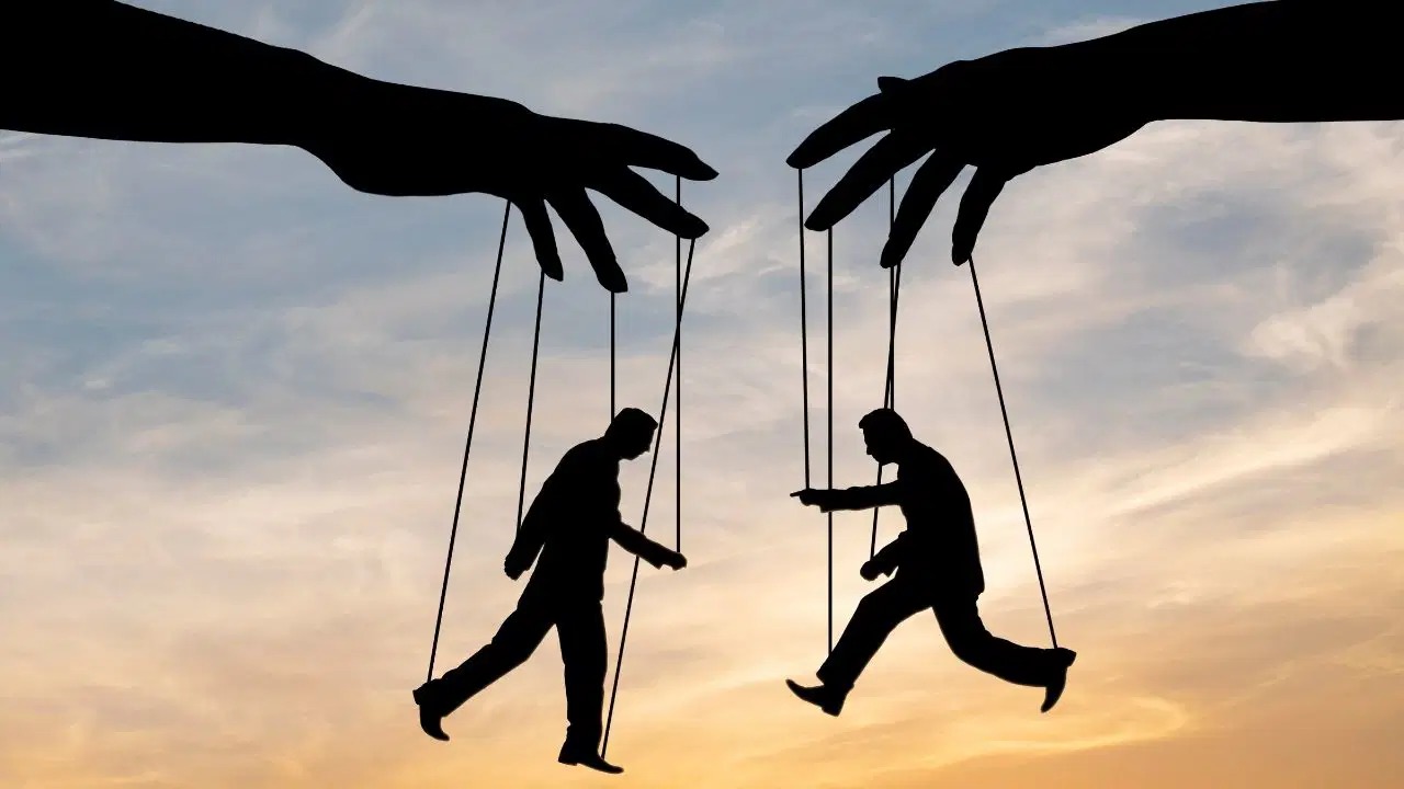 İlişkide psikolojik oyun oynayan 3 burç...