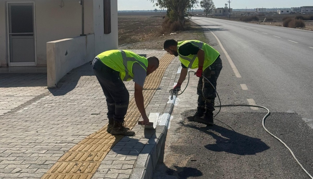 Mesarya Belediyesi, yaya ve araç güvenliği için çalışmalarını sürdürüyor