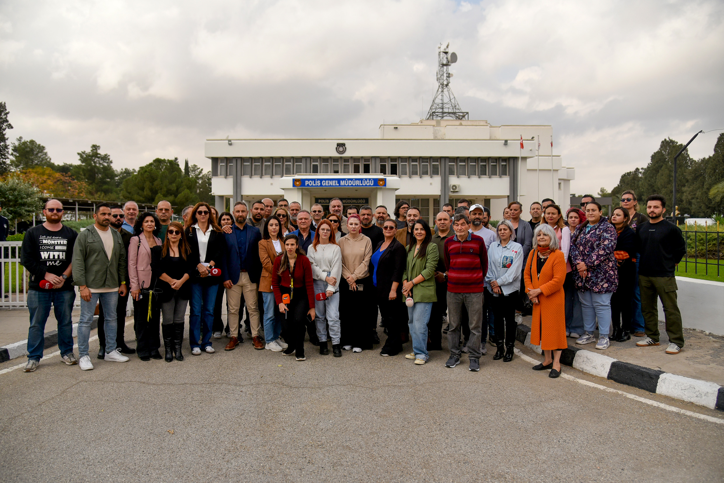 Gazeteci Pınar Barut tehdit edildiği gereçkesiyle eylem düzenlendi