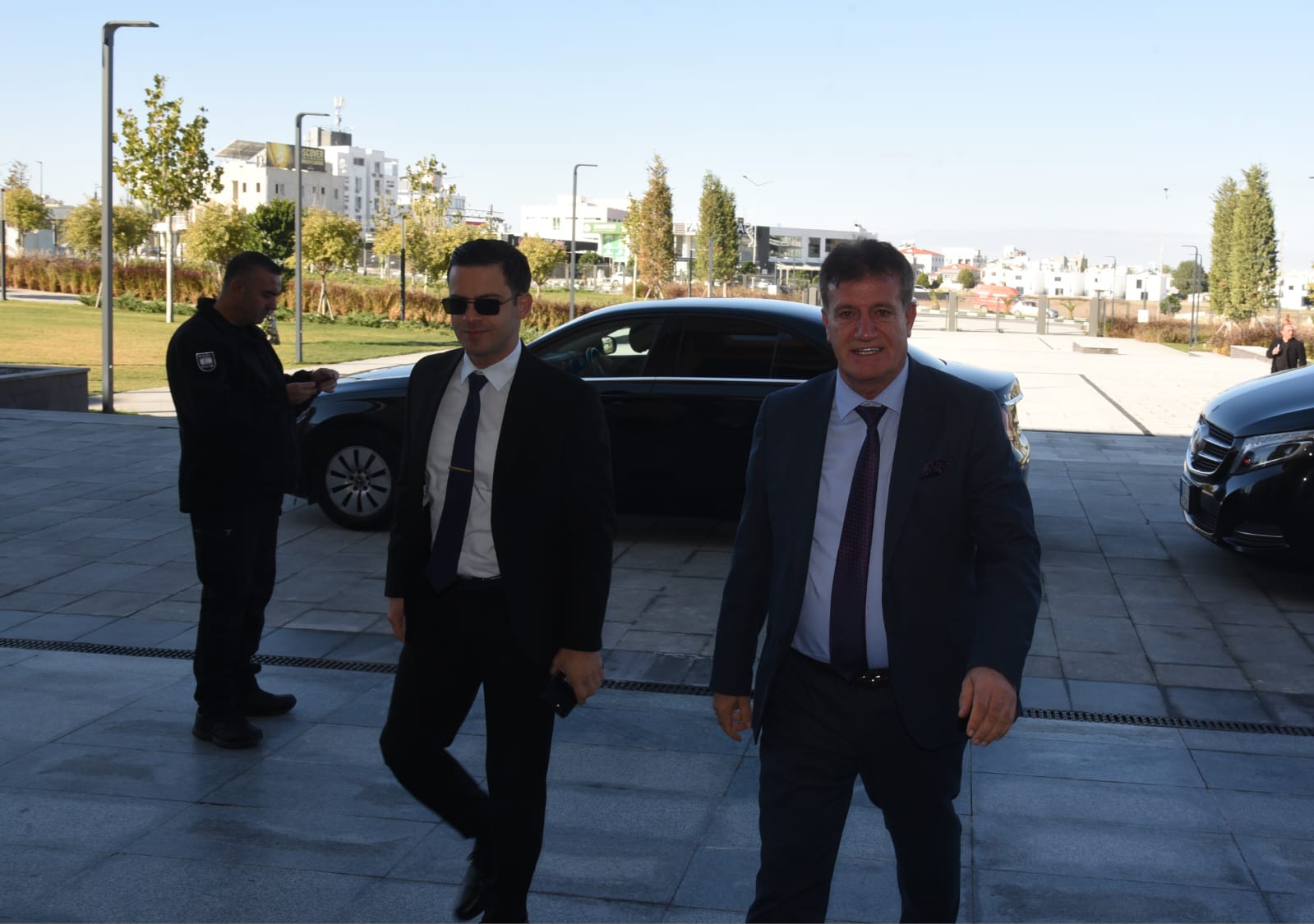 Arıklı: Erhürman isim koymadan görüşmeye devam etmek istiyor