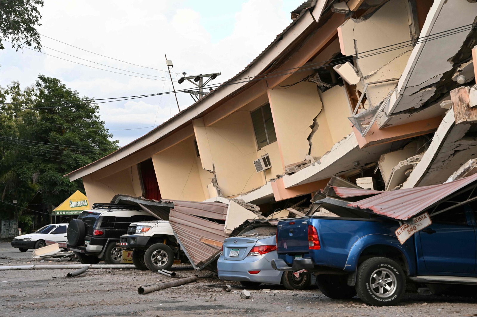 Panama'da 7.7 büyüklüğünde deprem! Binalar ve yollar çöktü, tsunami uyarısı yapıldı