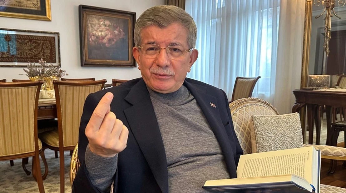 Ahmet Davutoğlu hakkında soruşturma başlatıldı