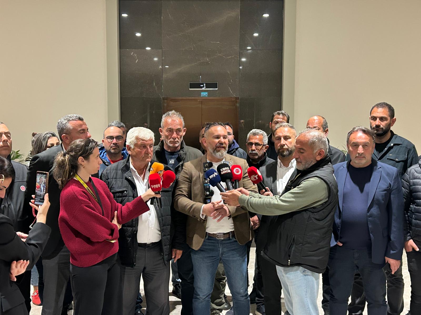 Yasa gücünde kararname bu gece geri çekilmezse yarın genel grev devam edecek