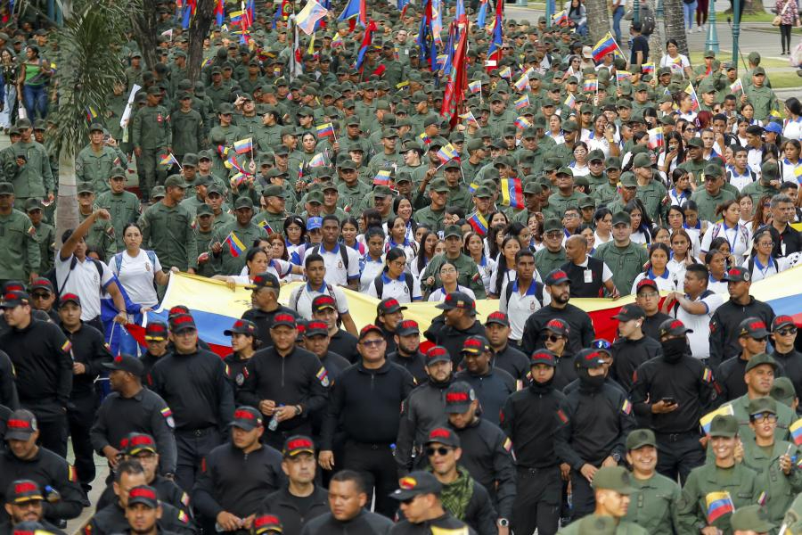 Venezuela'da binlerce kişi Maduro'ya destek için yürüdü