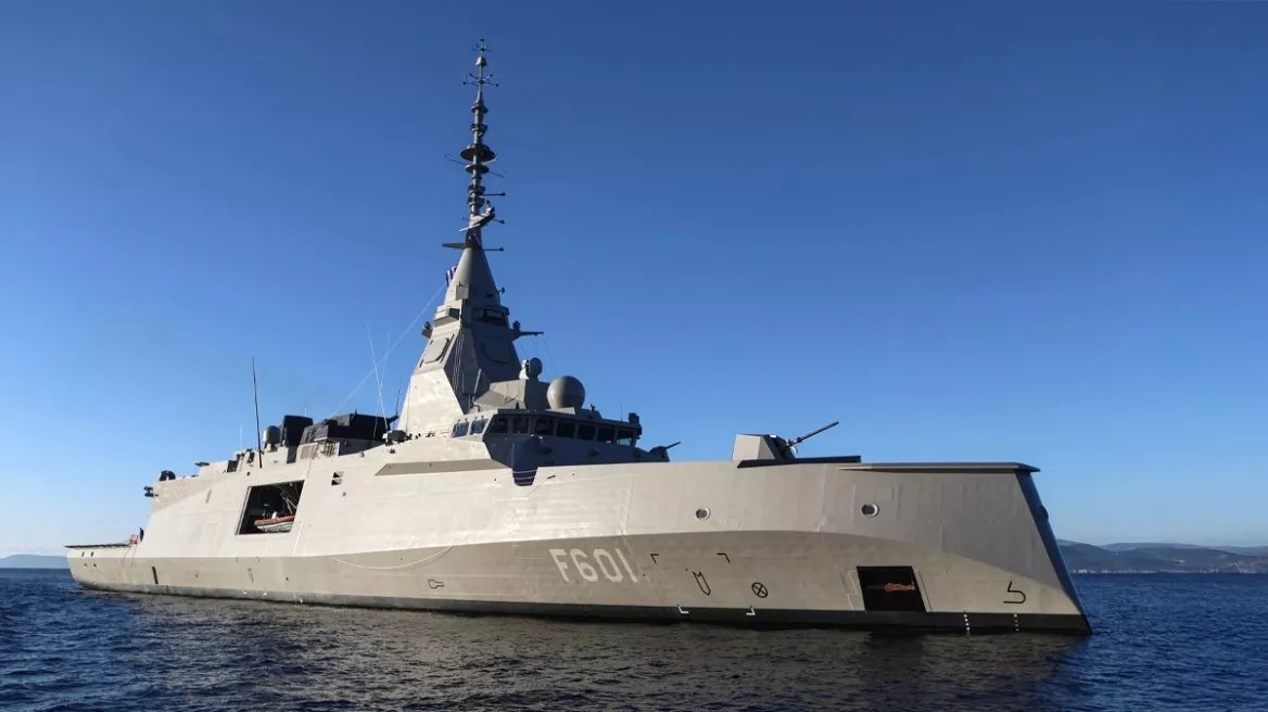 Yunan fırkateynleri Güney Kıbrıs sınırları içerisinde