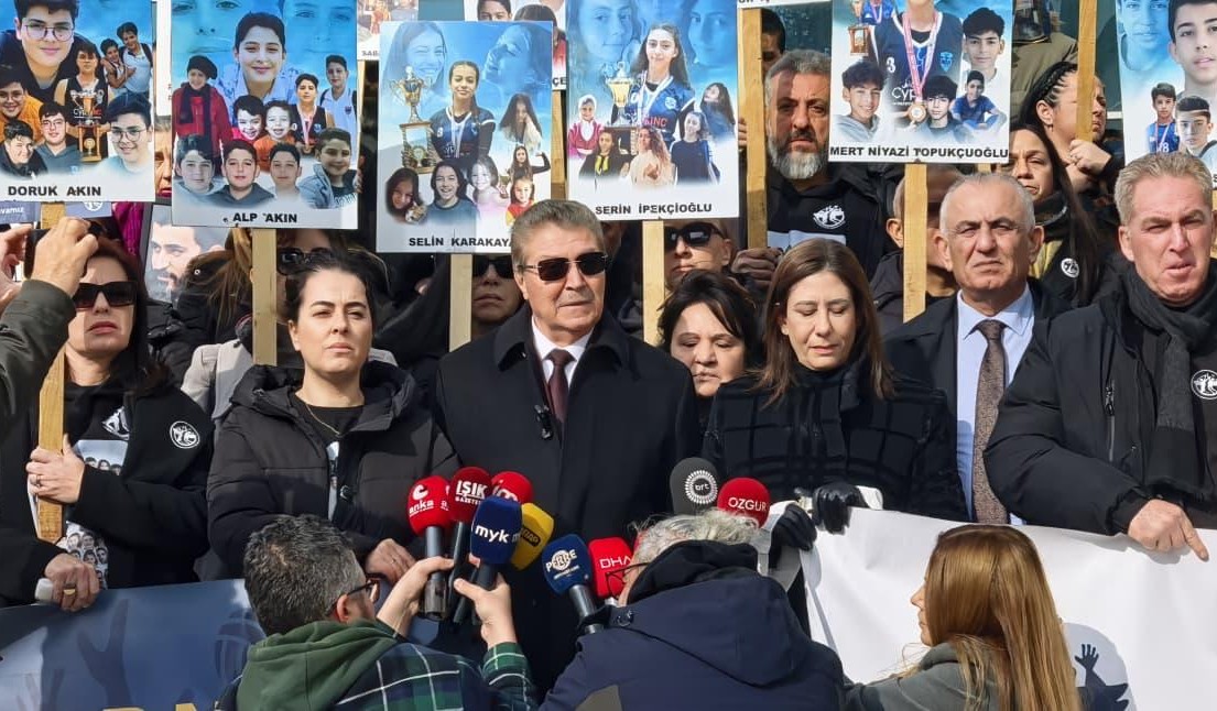 6 kamu görevlisinin yargılandığı duruşmaya 15 dakika ara verildi