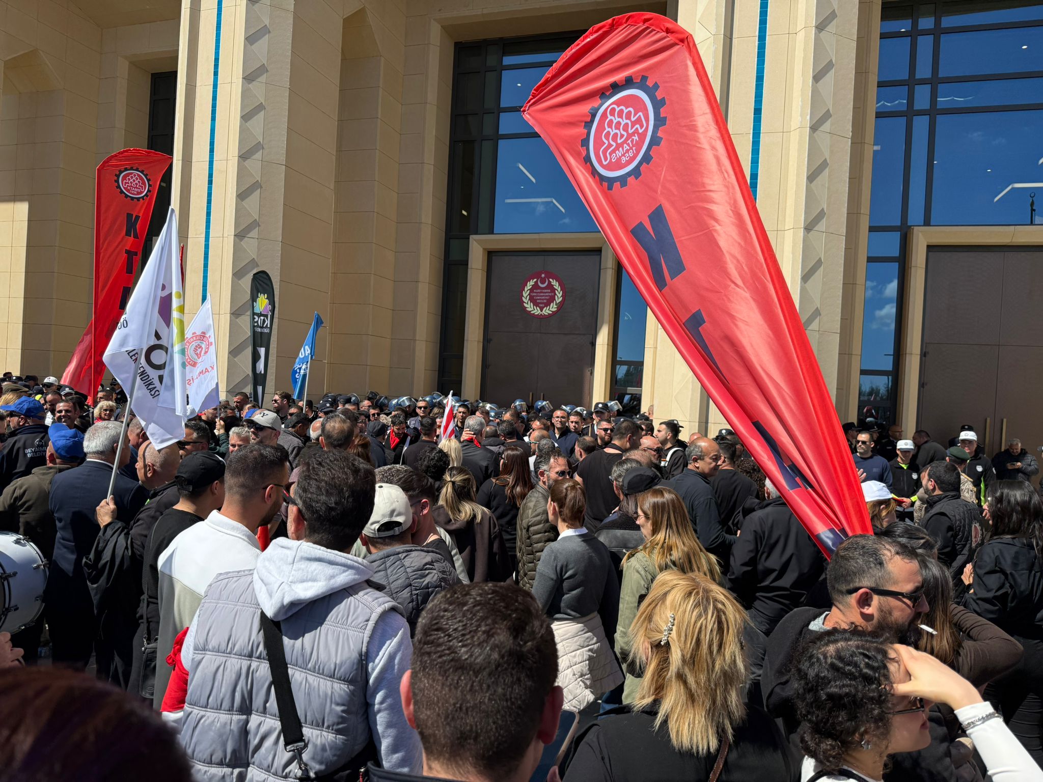 Sendikalar, Hayat Pahalılığı kararnamesine karşı ortak tavrını 15:30’da açıklayacak