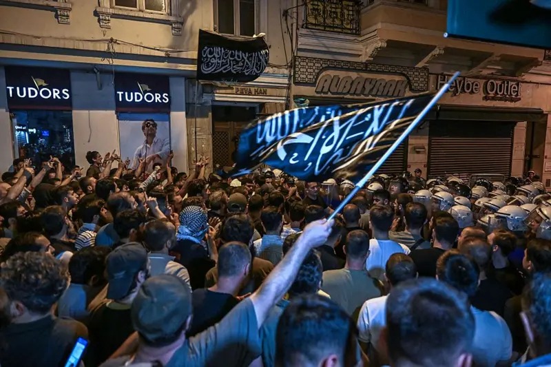 Leman Dergisine saldırı! Şeriat çağrısı yapıldı…
