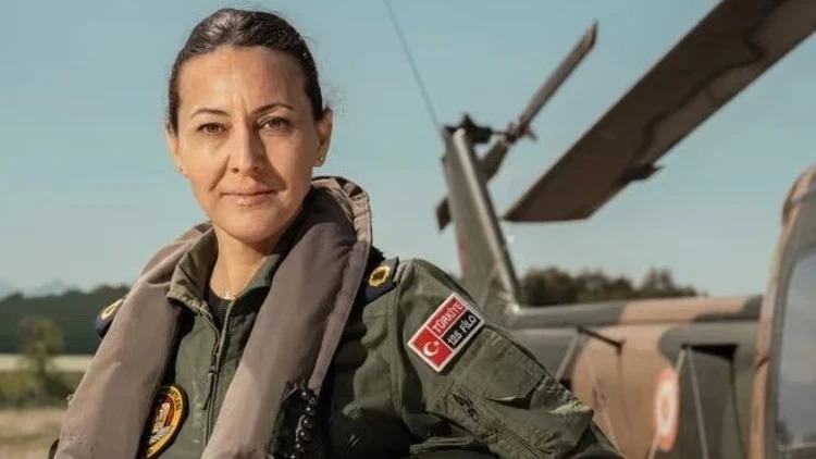 TSK'da tarihinde bir ilk! Özlem Karapınar ‘ilk kadın Paşa’ oldu