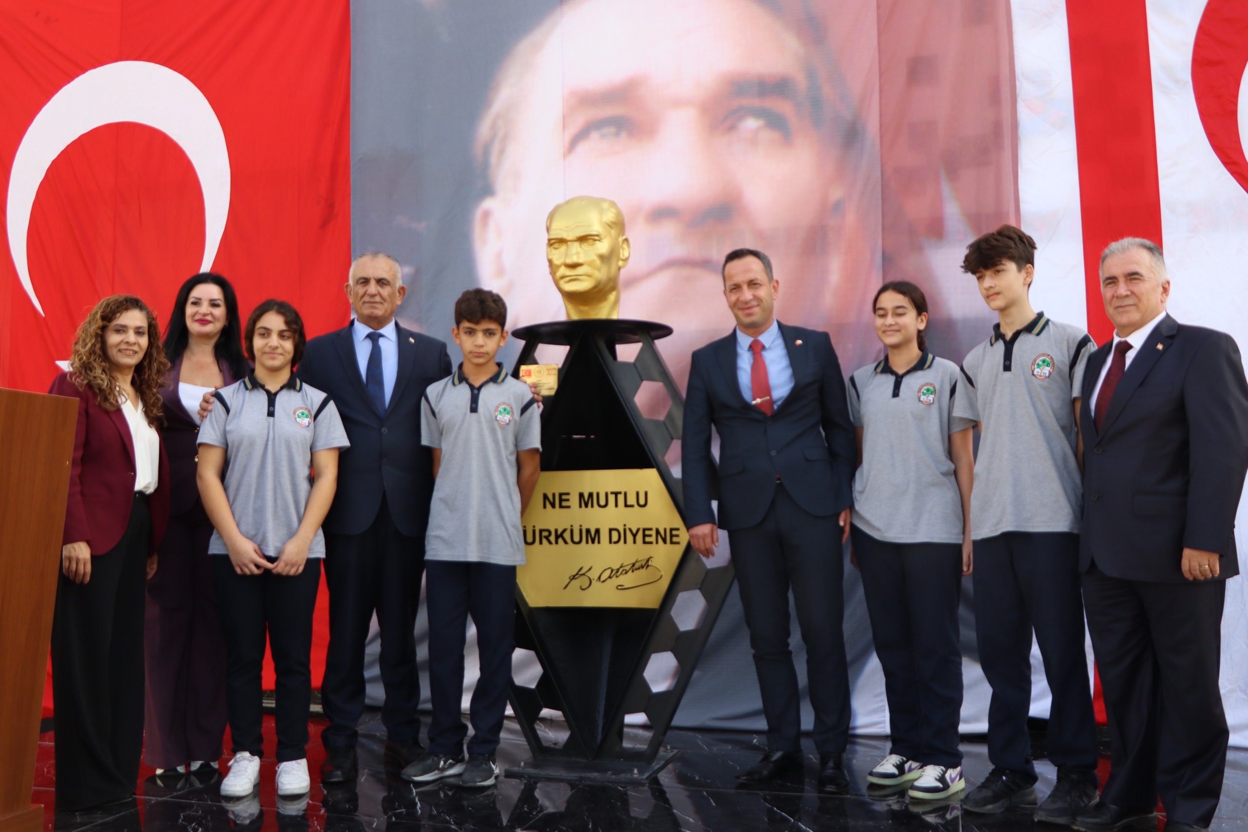 Atleks Sanverler Ortaokulu Atatürk Büstü, törenle açıldı