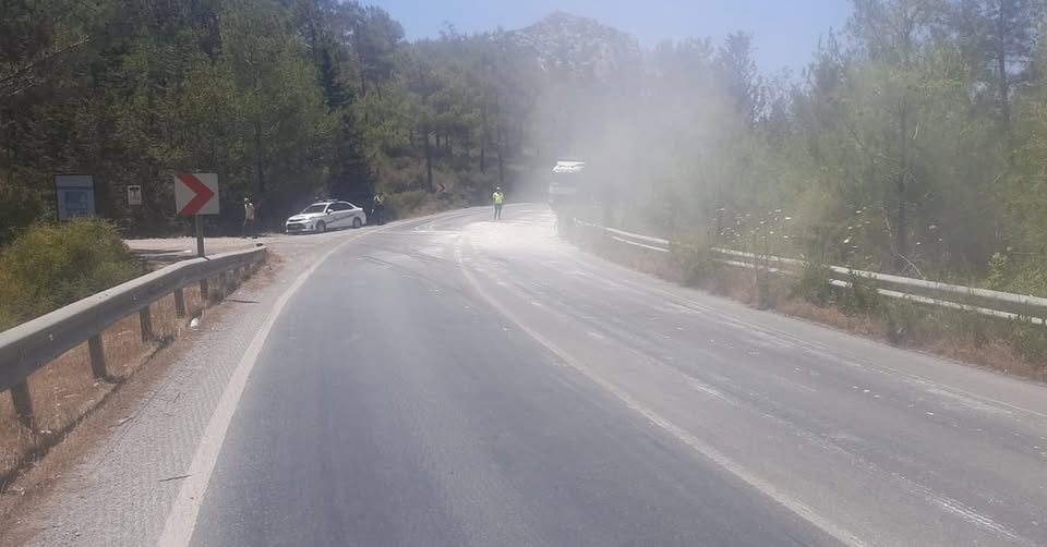 Girne-Değirmenlik yolunda kazanın ardından kumlama yapıldı