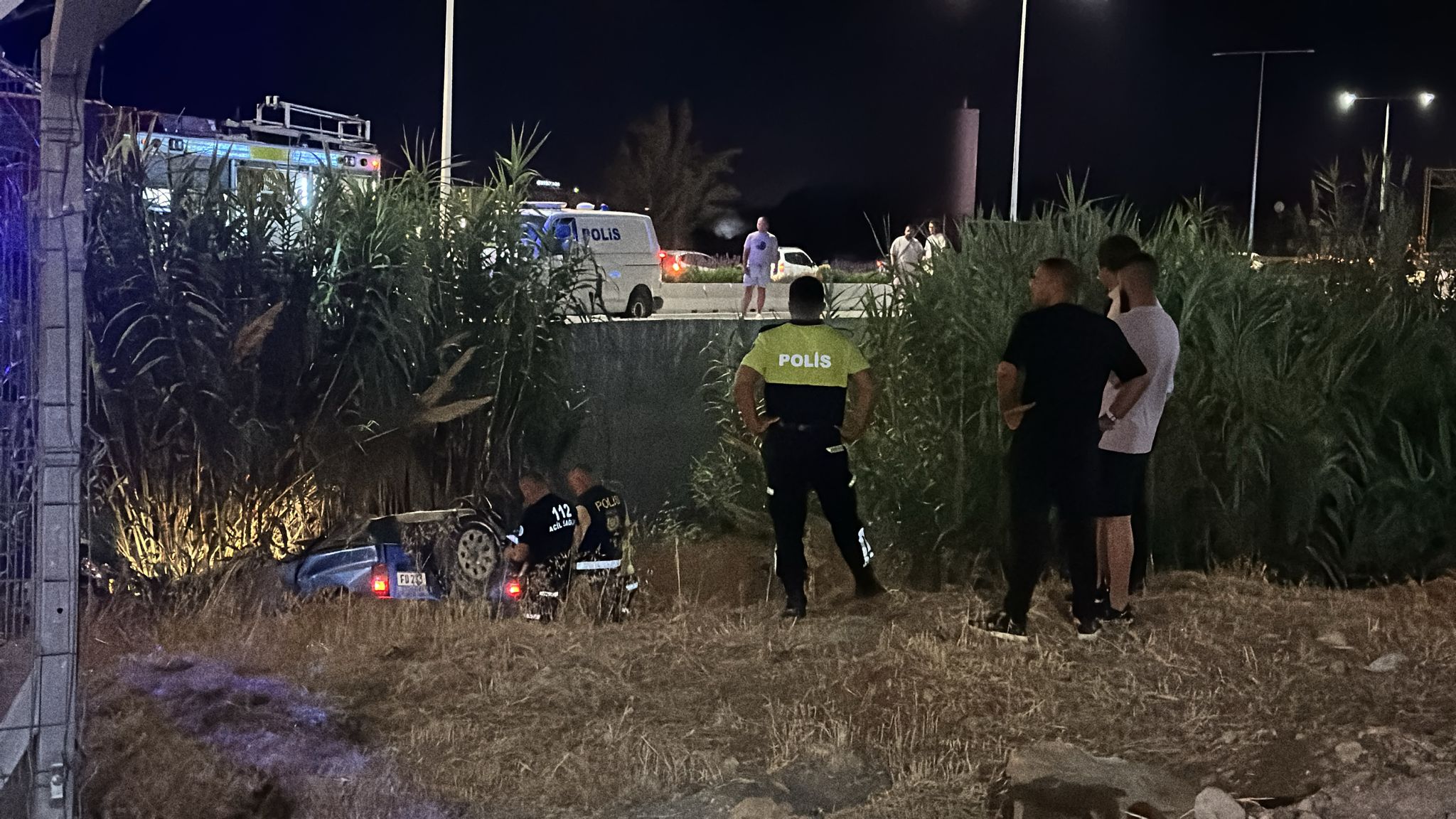 Alsancak’ta feci kaza: Araç dereye uçtu, sürücü hayatını kaybetti