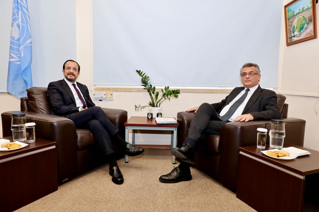 Erhürman ile Hristodulidis ara bölgede bir araya geldi