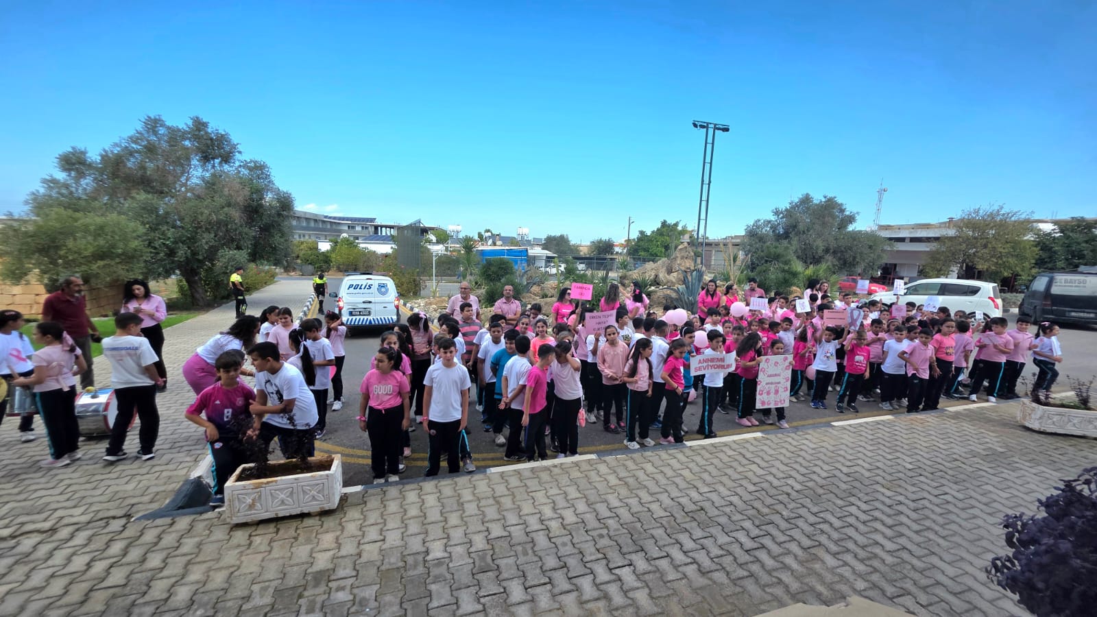 Öğrencilerden anlamlı etkinlik: Annemi seviyorum…