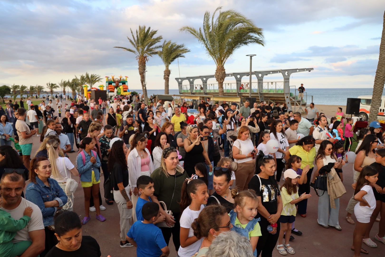 Çocuklar, Dünya Çocuk Günü’nde İskele’de buluştu