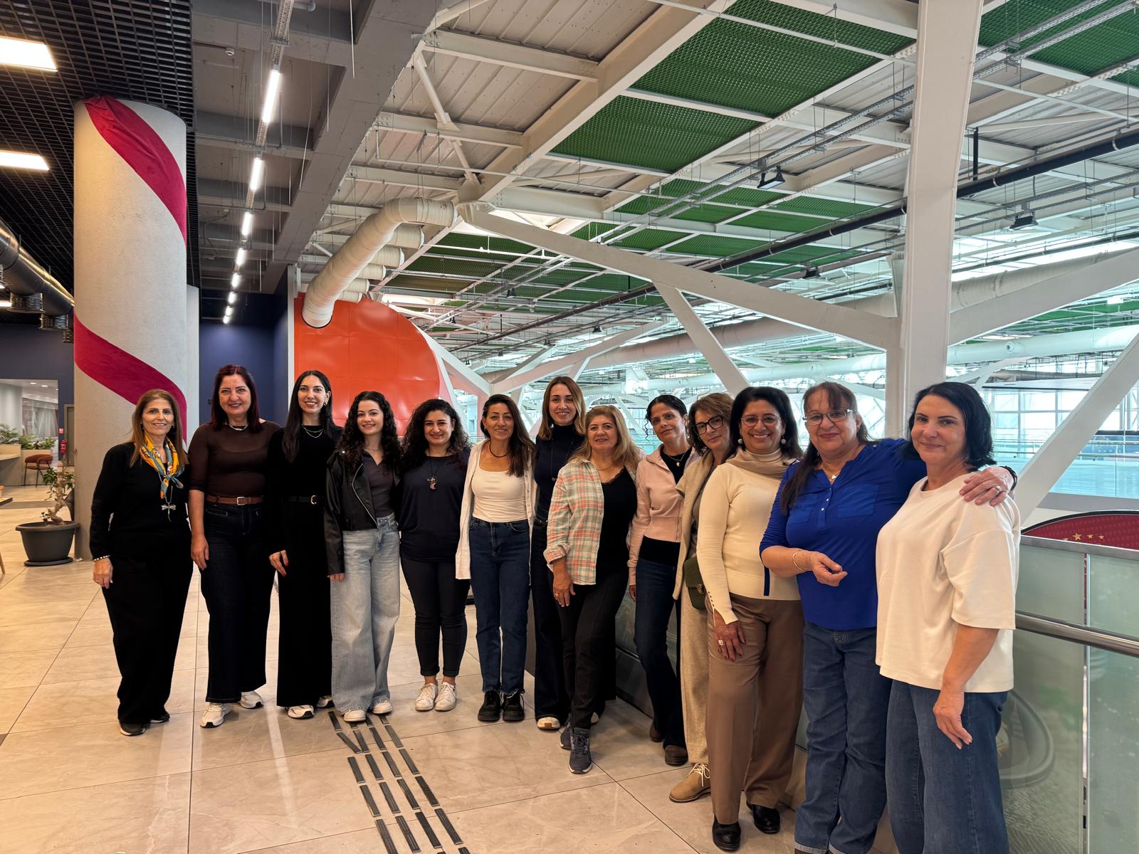 Mavi Fırça Sanat Evi’ndeki 30 kadının resimleri Ankara’da sergilenecek