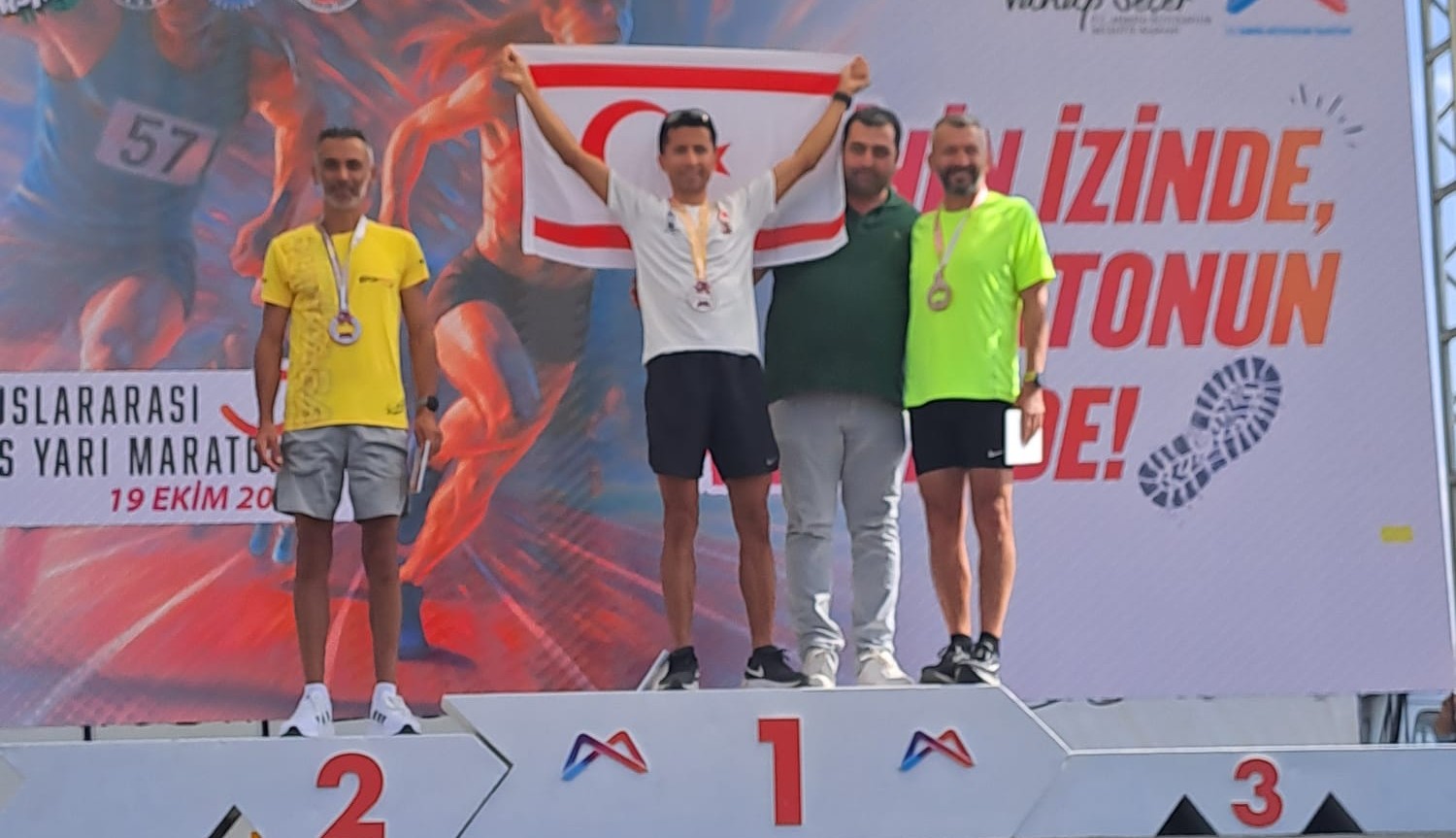 Tarsus Yarı Maraton birincisi Hakan Tazegül