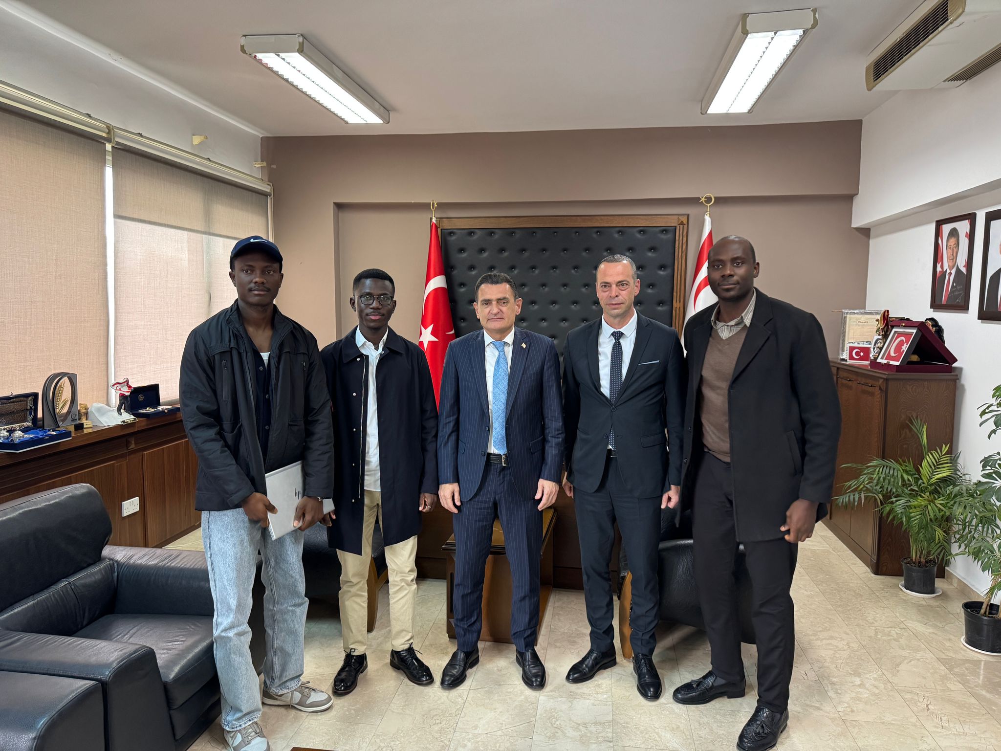 İçişleri Bakanı Oğuz, yabancı öğrencilerin muhaceret sorunlarını dinledi