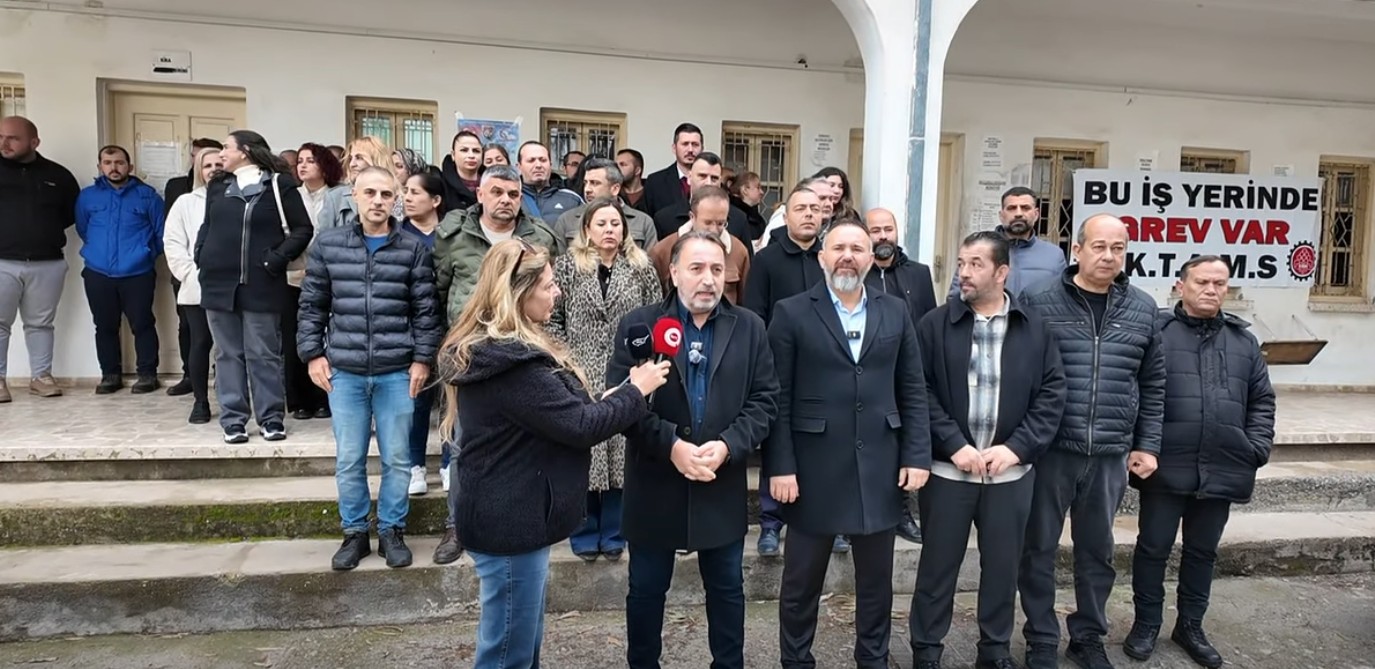 Sendikalar Gazimağusa ile İskele Gelir ve Vergi Dairelerinde tam gün greve gitti