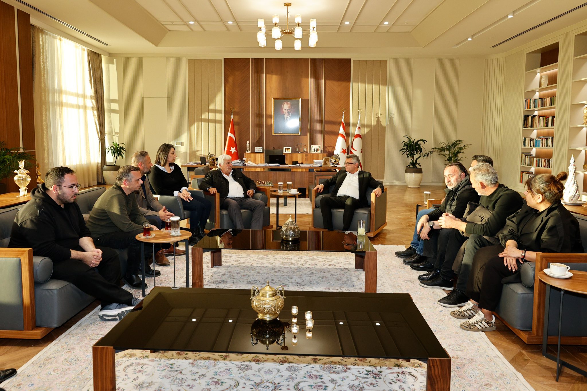 Erhürman, Üstel ve bazı sendika temsilcileriyle görüştü