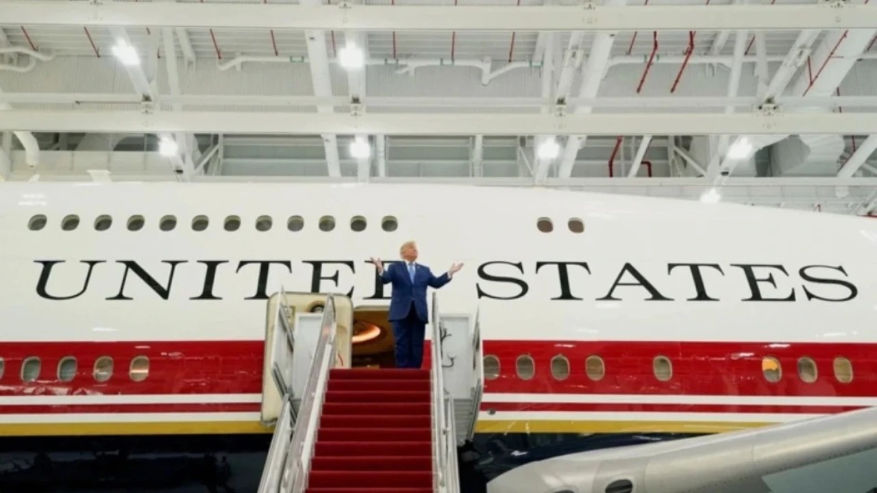 ABD'de 'köstebek' krizi: Trump'ın uçağındaki sorunları sızdıran kişi eski bakan çıktı
