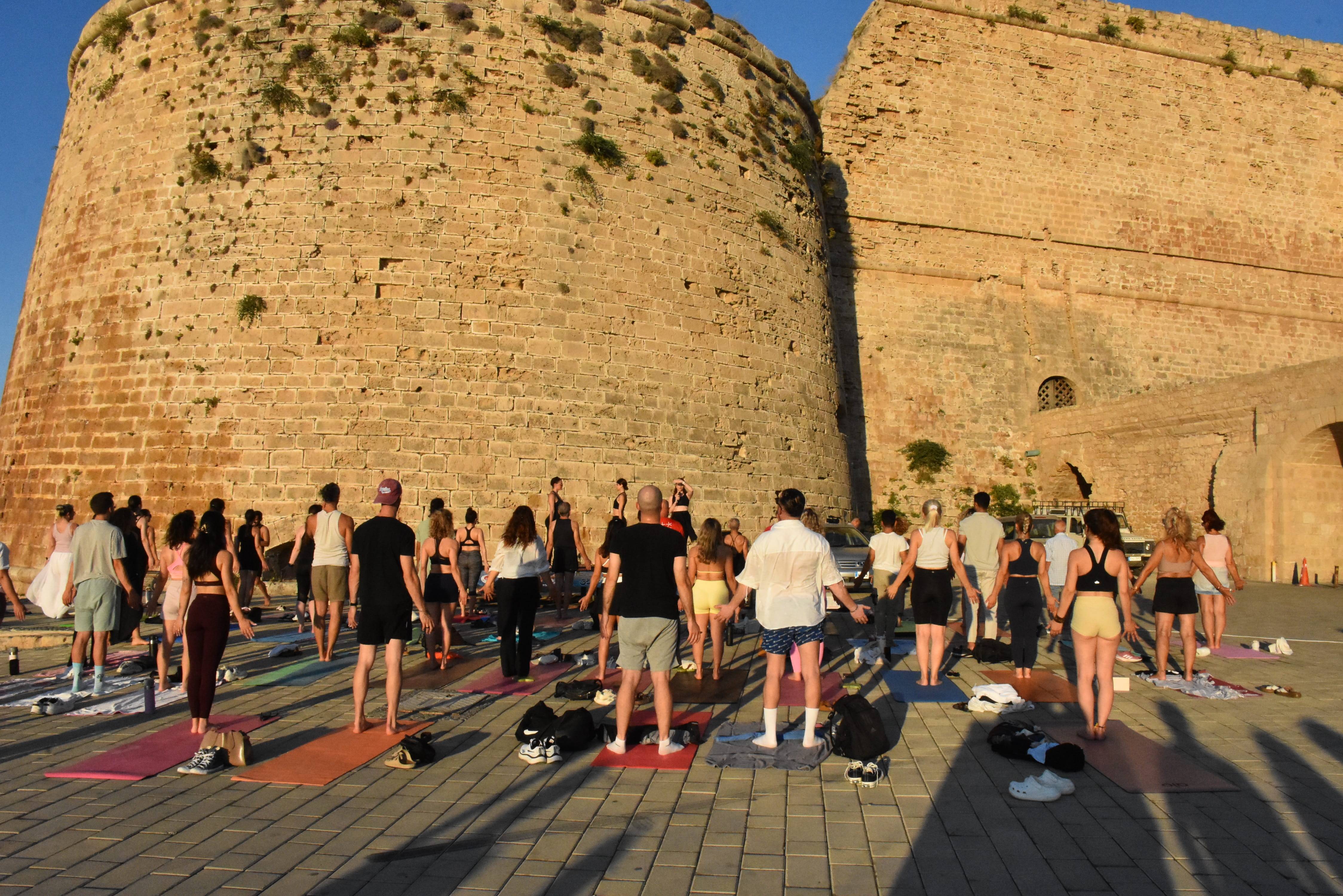 Dünya Yoga Günü Girne Antik Liman’da kutlandı
