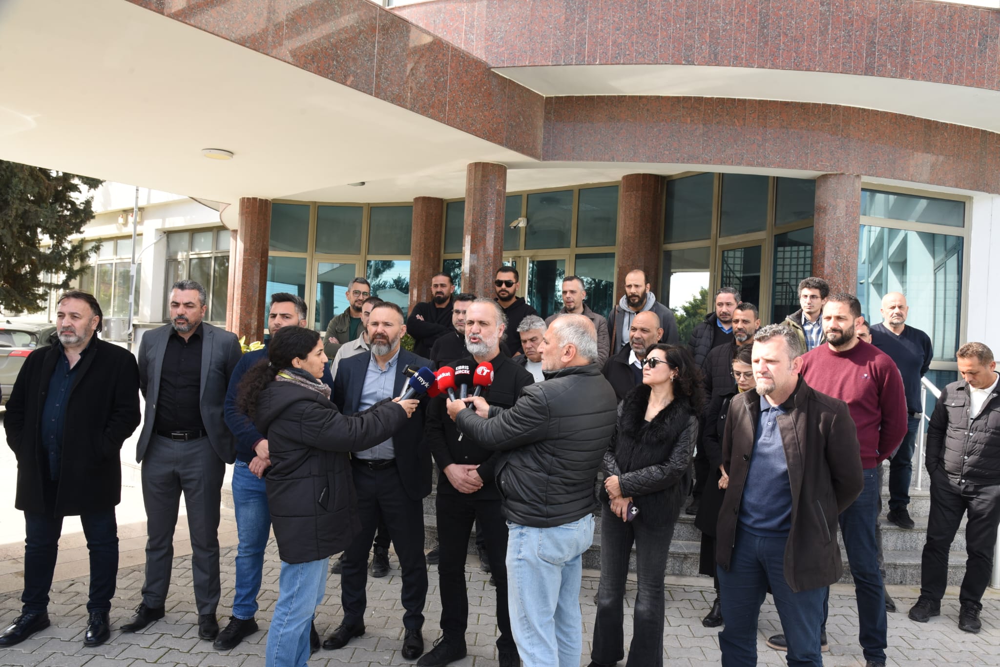 Sendikalar, Ektam işçileri için İçişleri Bakanlığı önünde eylem yaptı