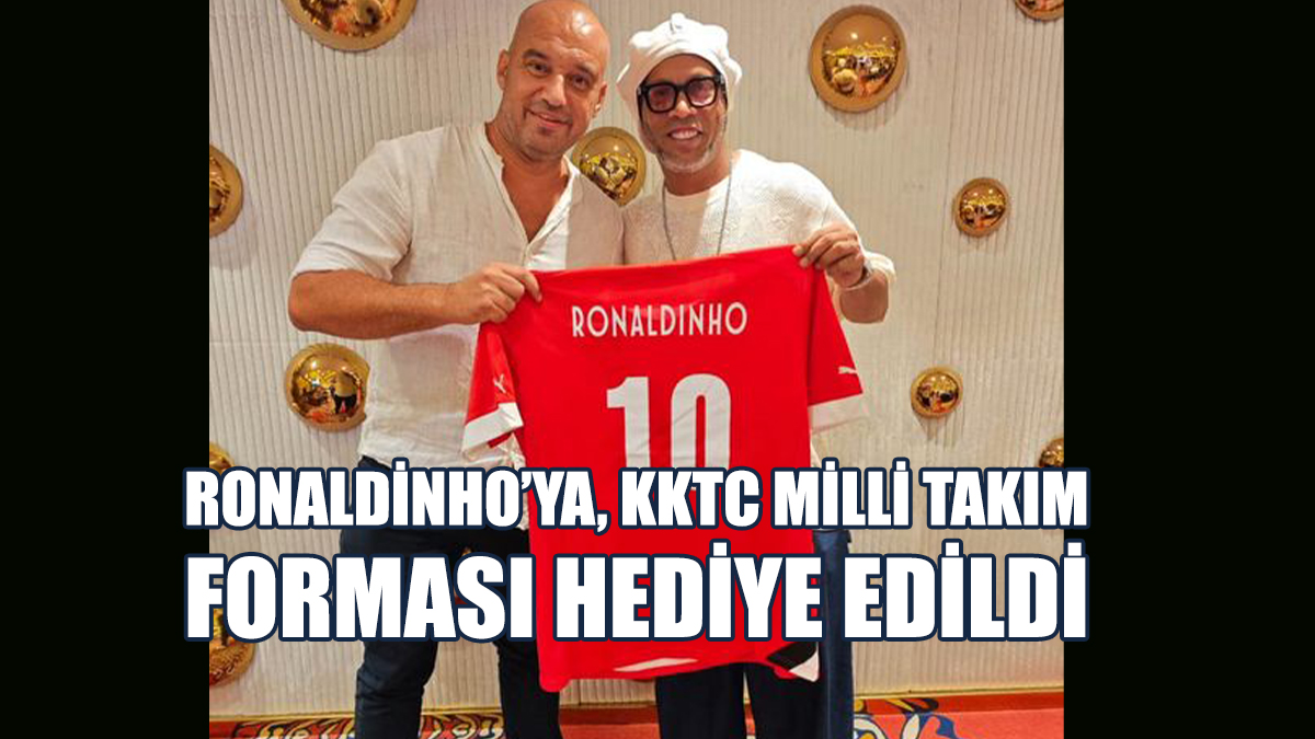 Ronaldinho’ya, KKTC Milli Takım Forması Hediye Edildi