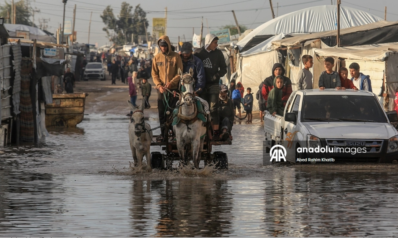 Gazze'deki hükümet: On binlerce çadır sular altında kaldı, 288 bin aile felaketi yaşıyor