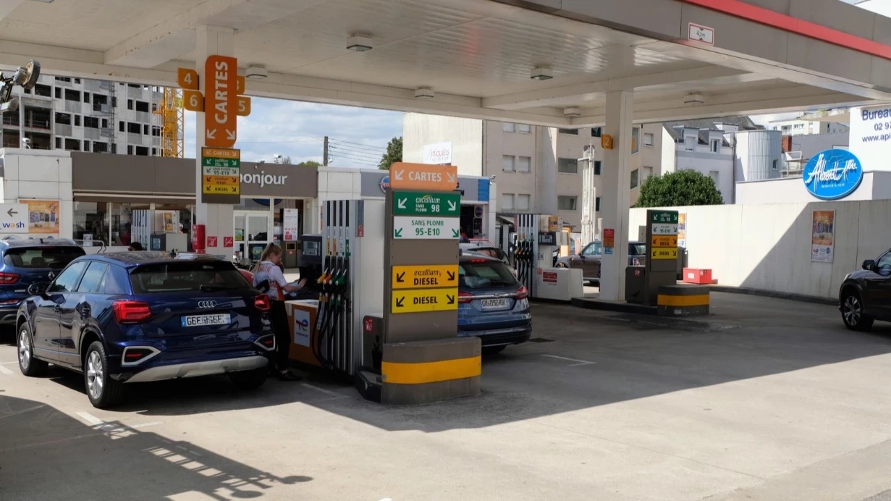 Fransa'da akaryakıt sıkıntısı yaşanıyor