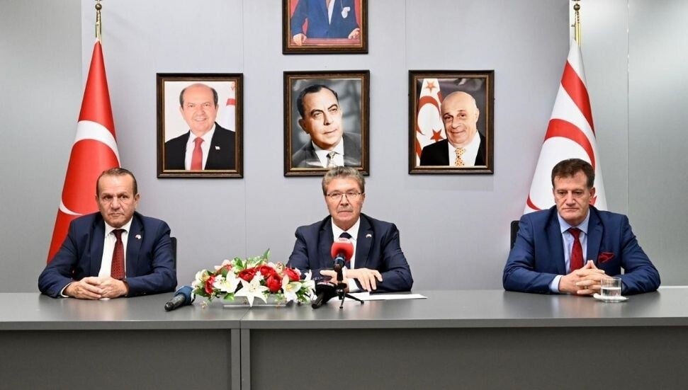 Başbakan Üstel ve hükümet ortakları Salı günü Ankara’ya gidiyor