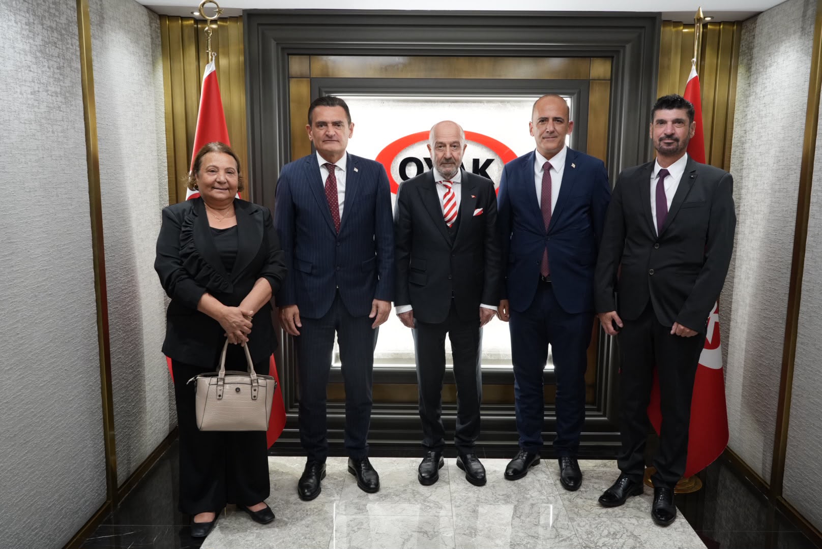 İçişleri Bakanı Oğuz, Ankara’da Emekli Korgeneral Zekai Aksakallı'yı ziyaret etti