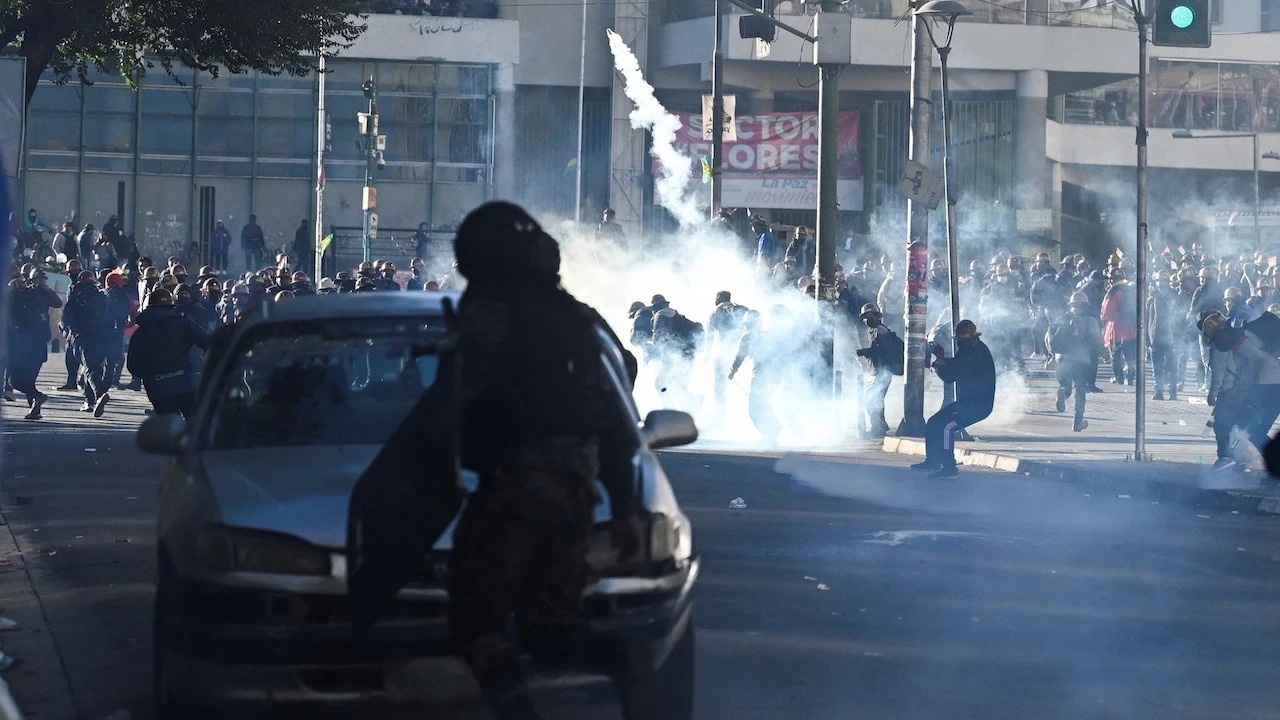 Maden işçileri ile polis çatıştı
