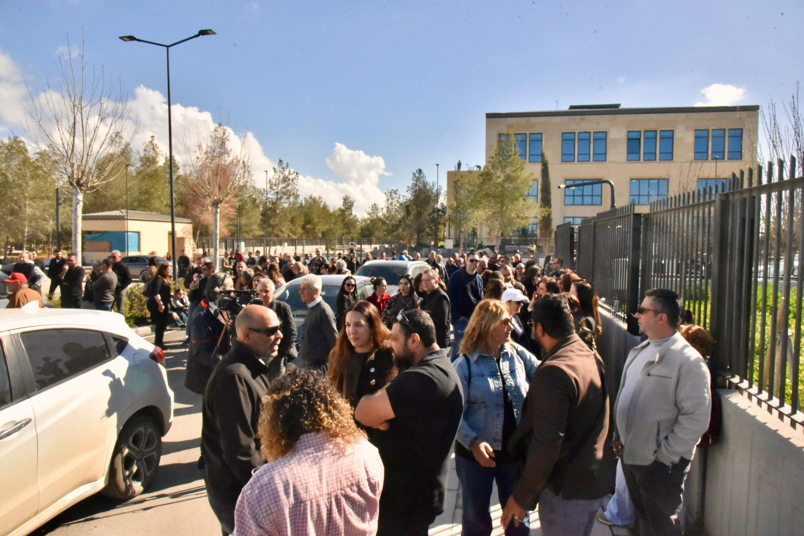 Eylemciler, Fiber optik protokolüne karşı Meclis önünde toplandı