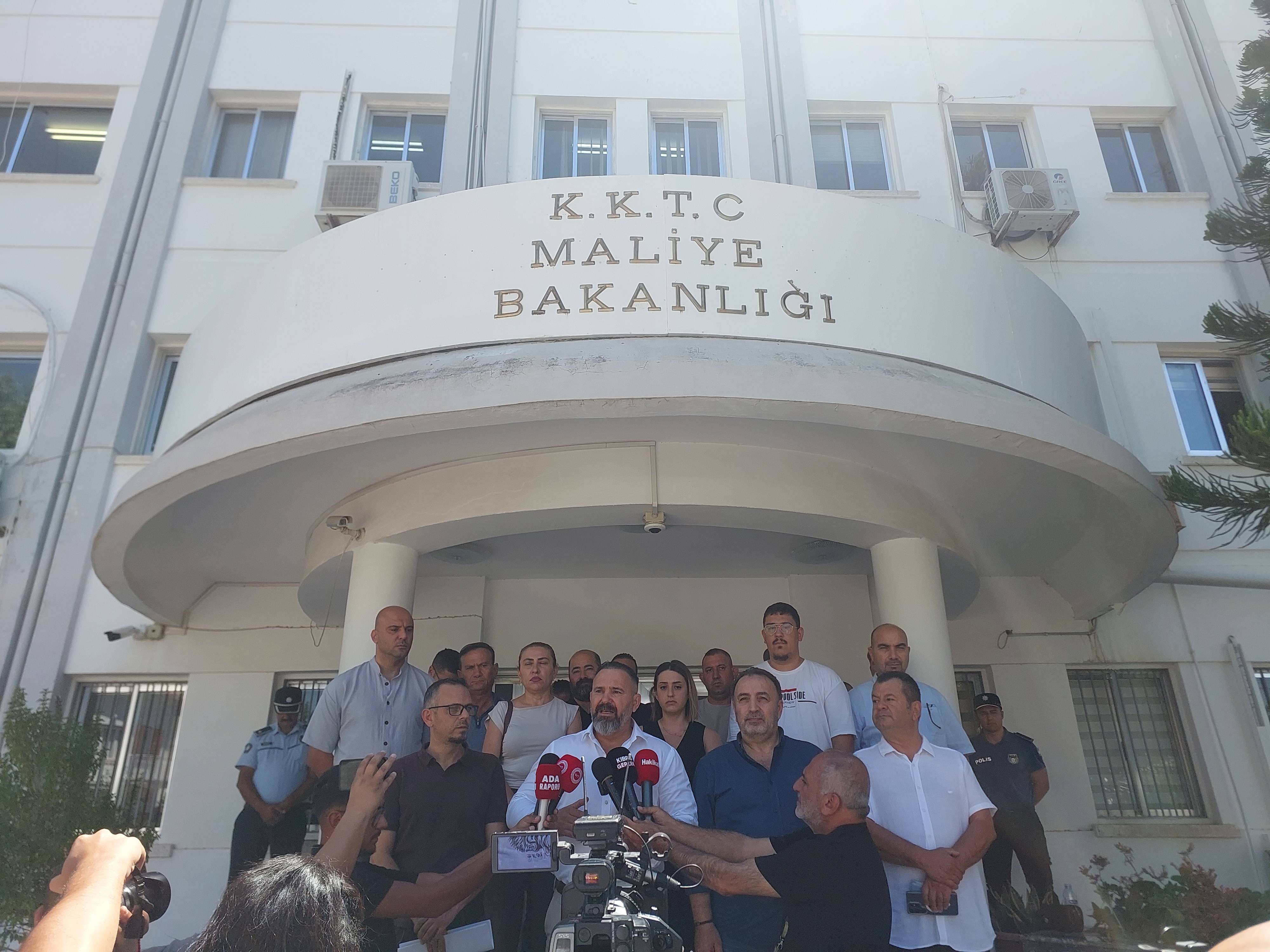 Kamuda örgütlü dört sendika, ek mesaiye kalmama eylemi başlatacağını açıkladı
