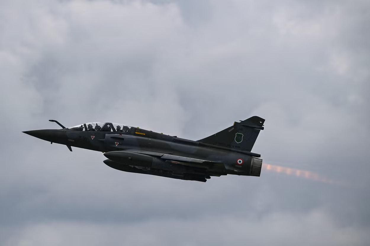 Fransa'da Mirage 2000D tipi savaş uçağı düştü