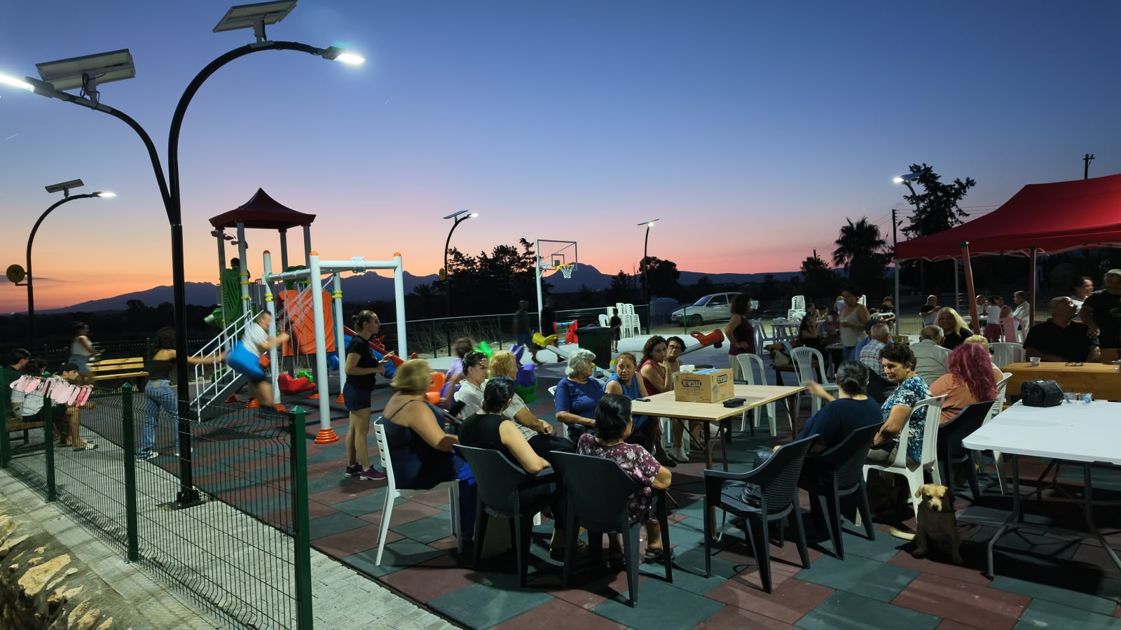 Sazlıköy'de yapılan park açıldı