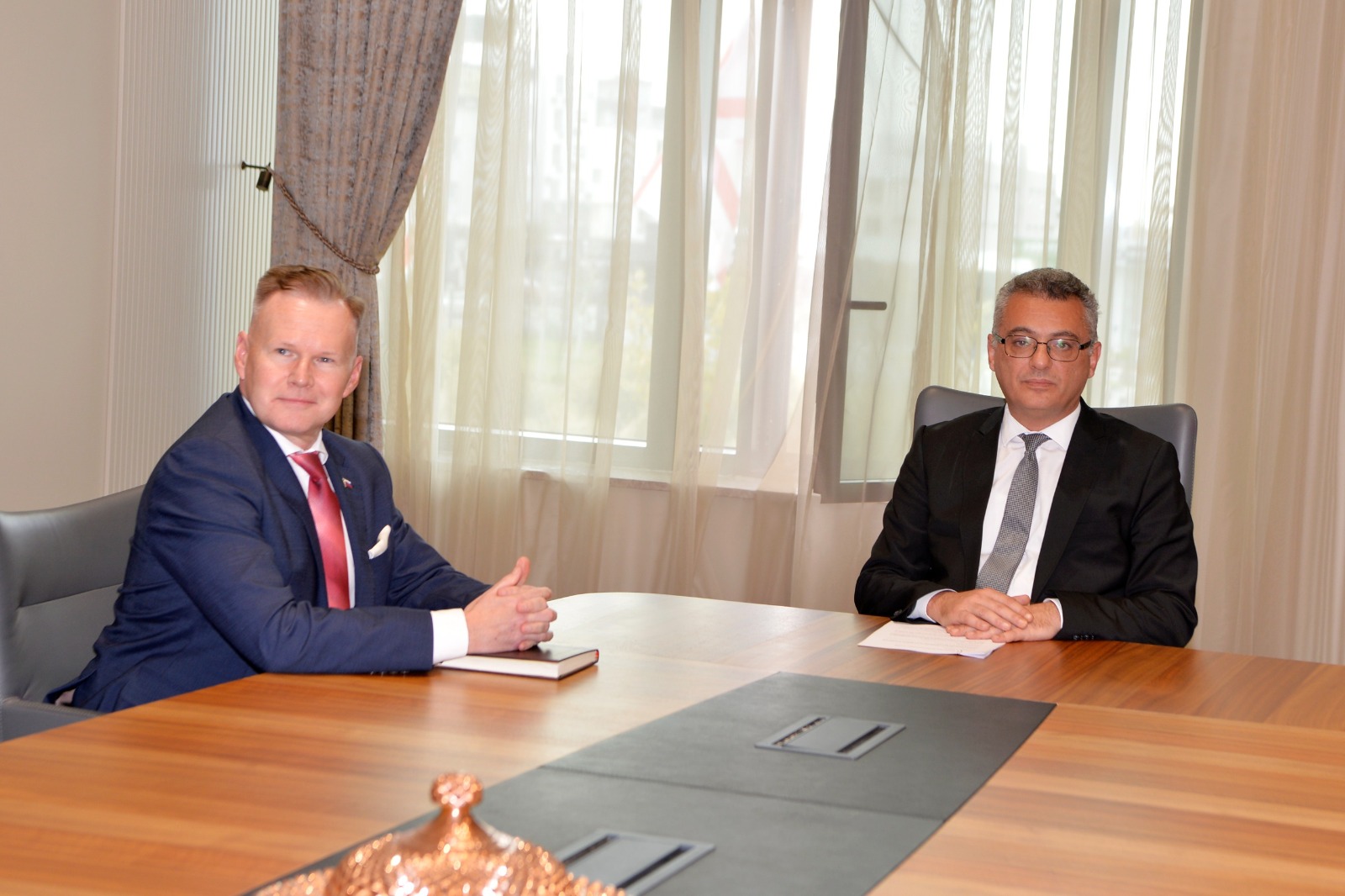 Erhürman, Slovakya’nın Lefkoşa Büyükelçisi Bezák ile görüştü