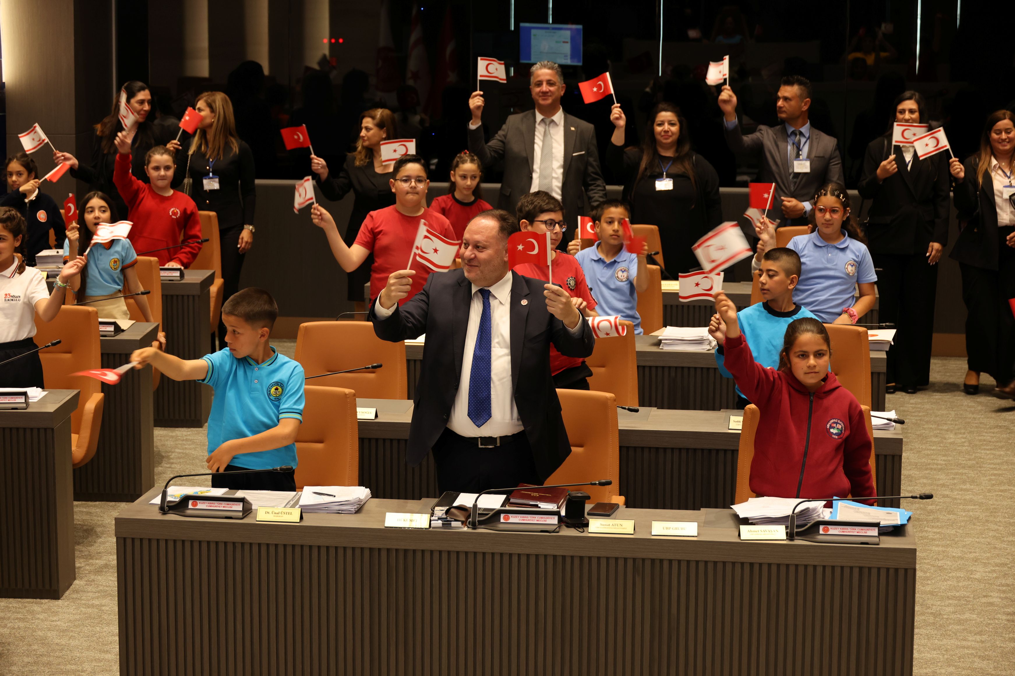 Genel Kurul koltuklarına bu kez çocuklar oturdu…