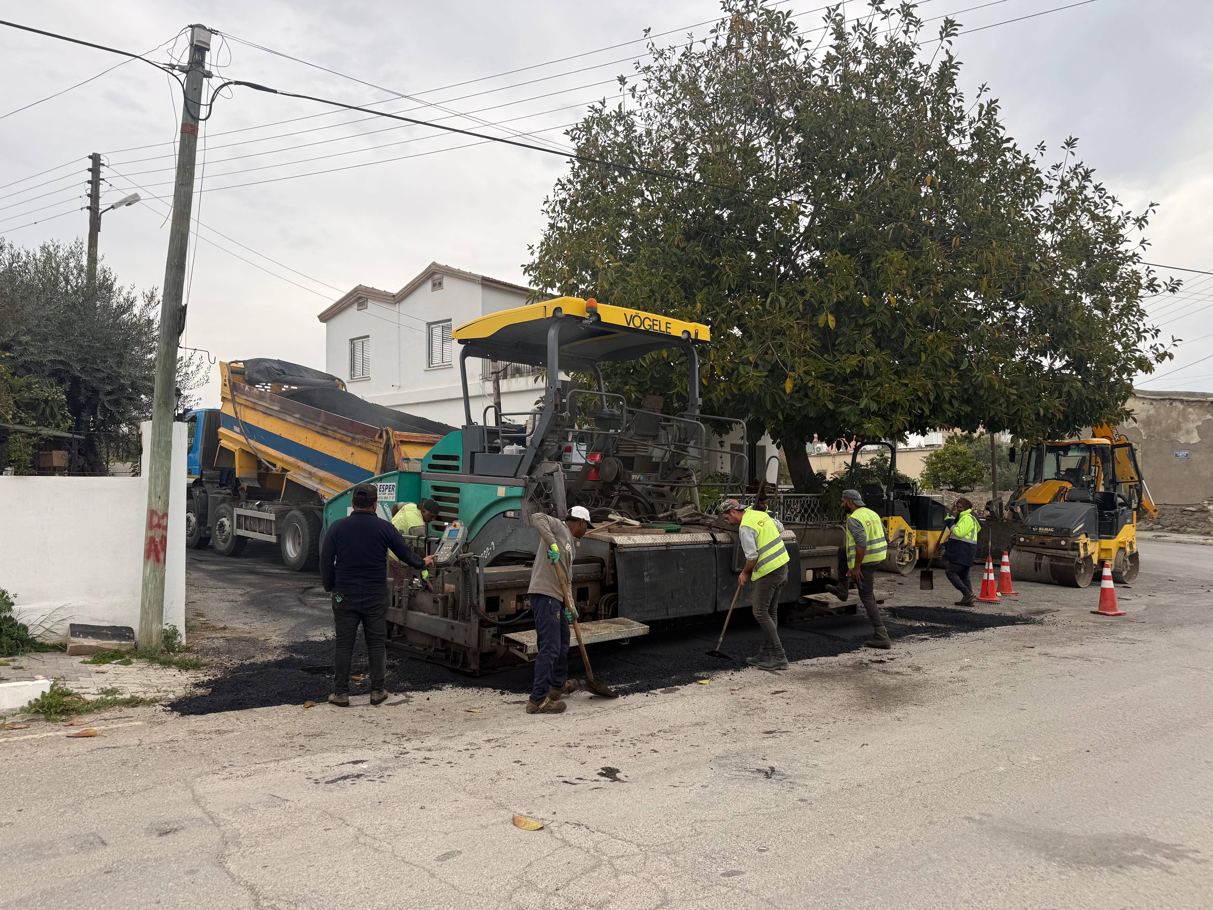 İskele’de asfaltlama çalışmaları devam ediyor