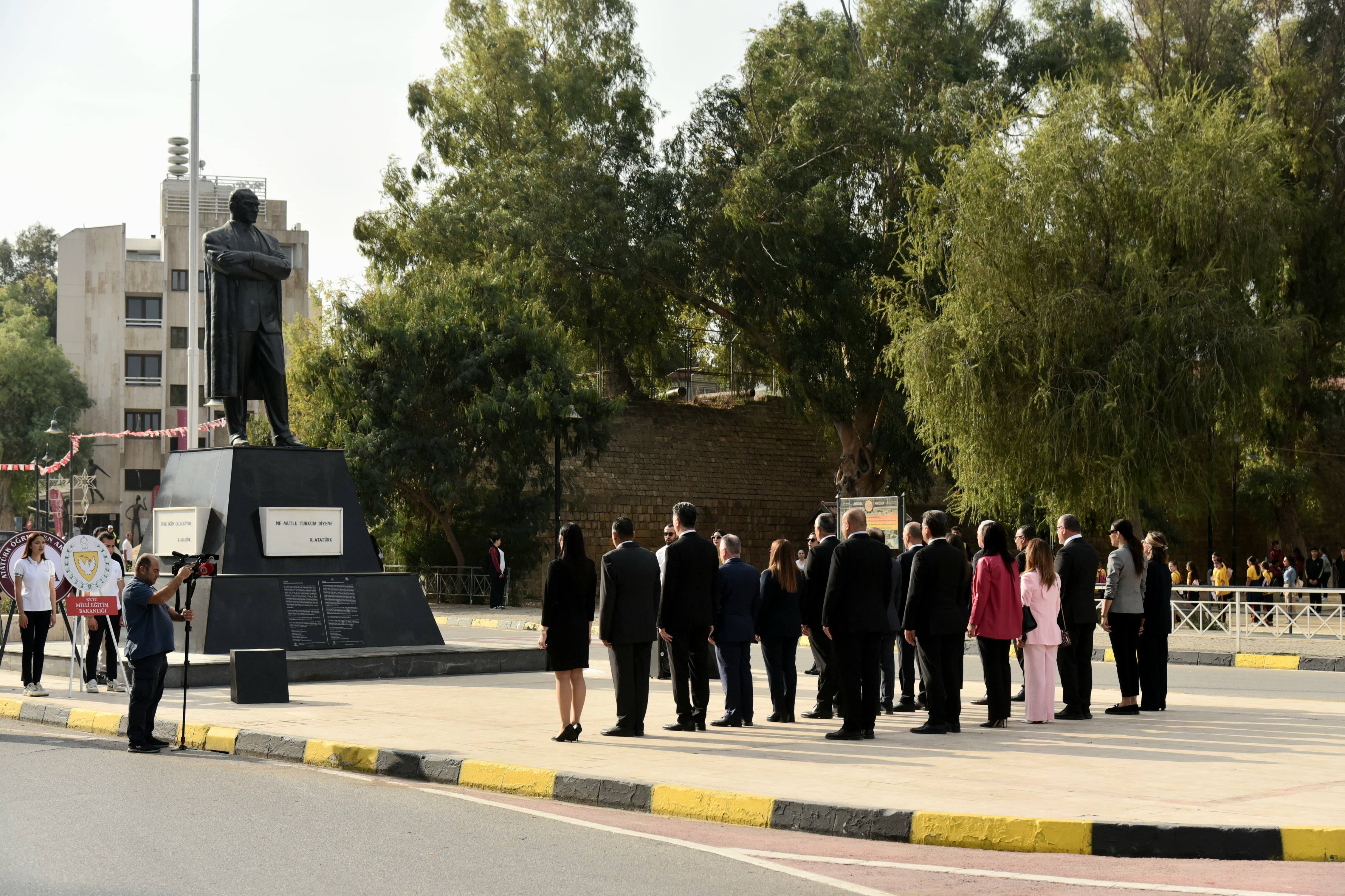 24 Kasım Öğretmenler Günü: Lefkoşa Atatürk Anıtı önünde tören düzenlendi