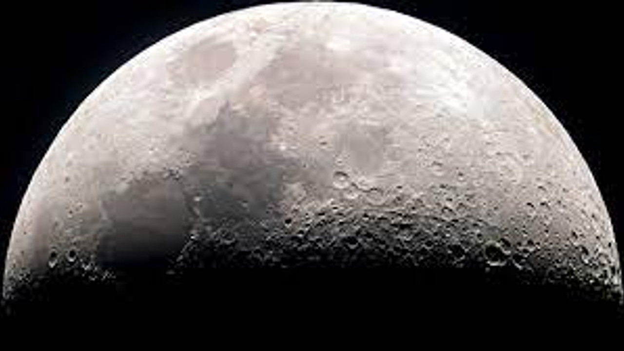 Rusya 2036'ya kadar Ay'da enerji santrali kurmayı hedefliyor