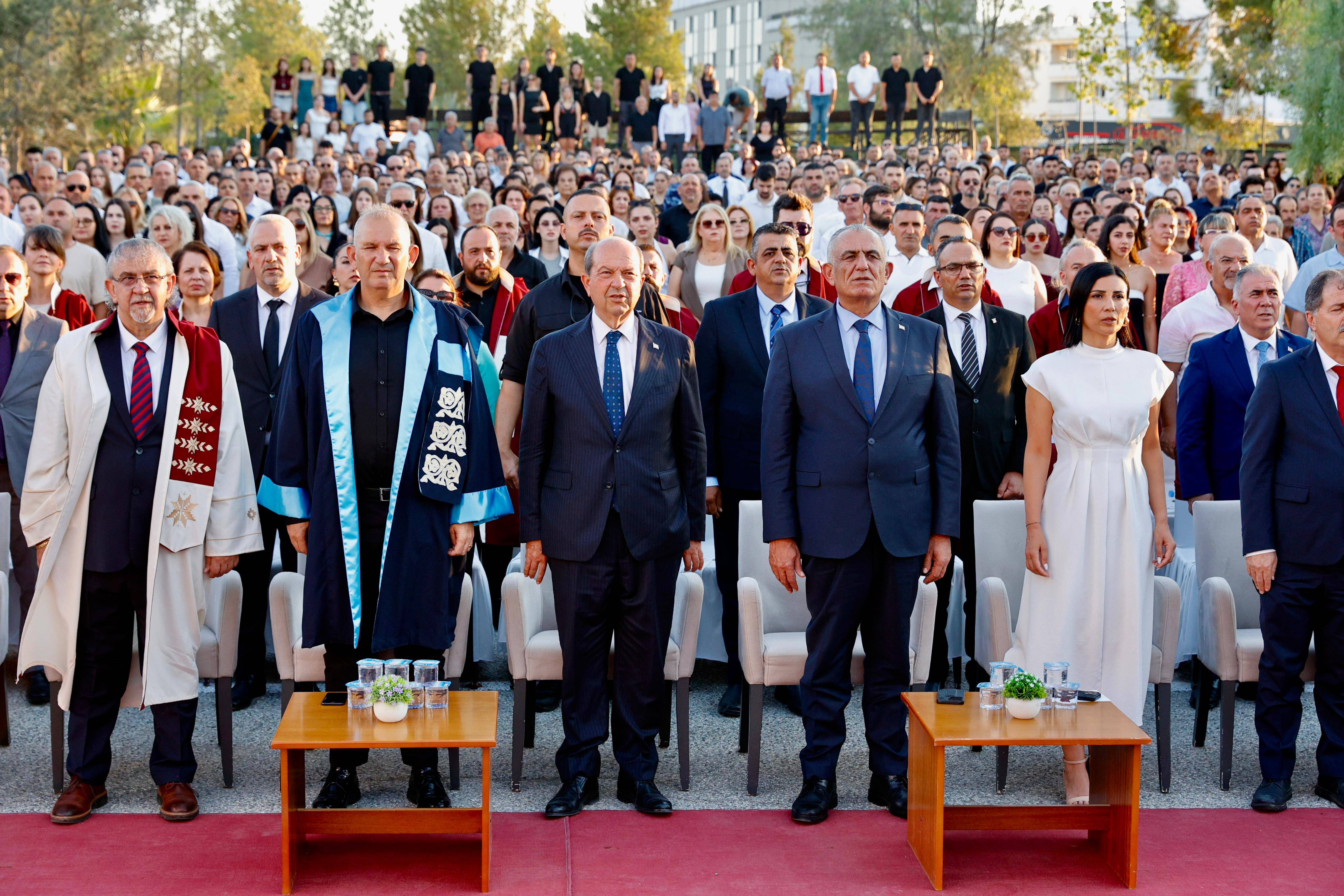 Geleceğin öğretmenleri diplomalarını aldı