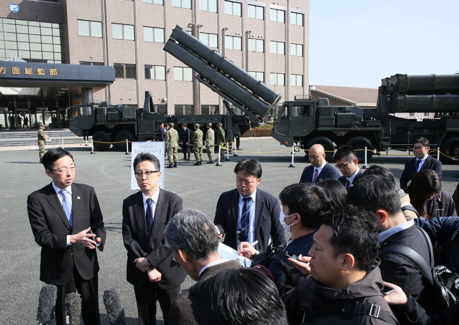 Japonya, iki üssüne ilk kez uzun menzilli füzeler konuşlandırdı