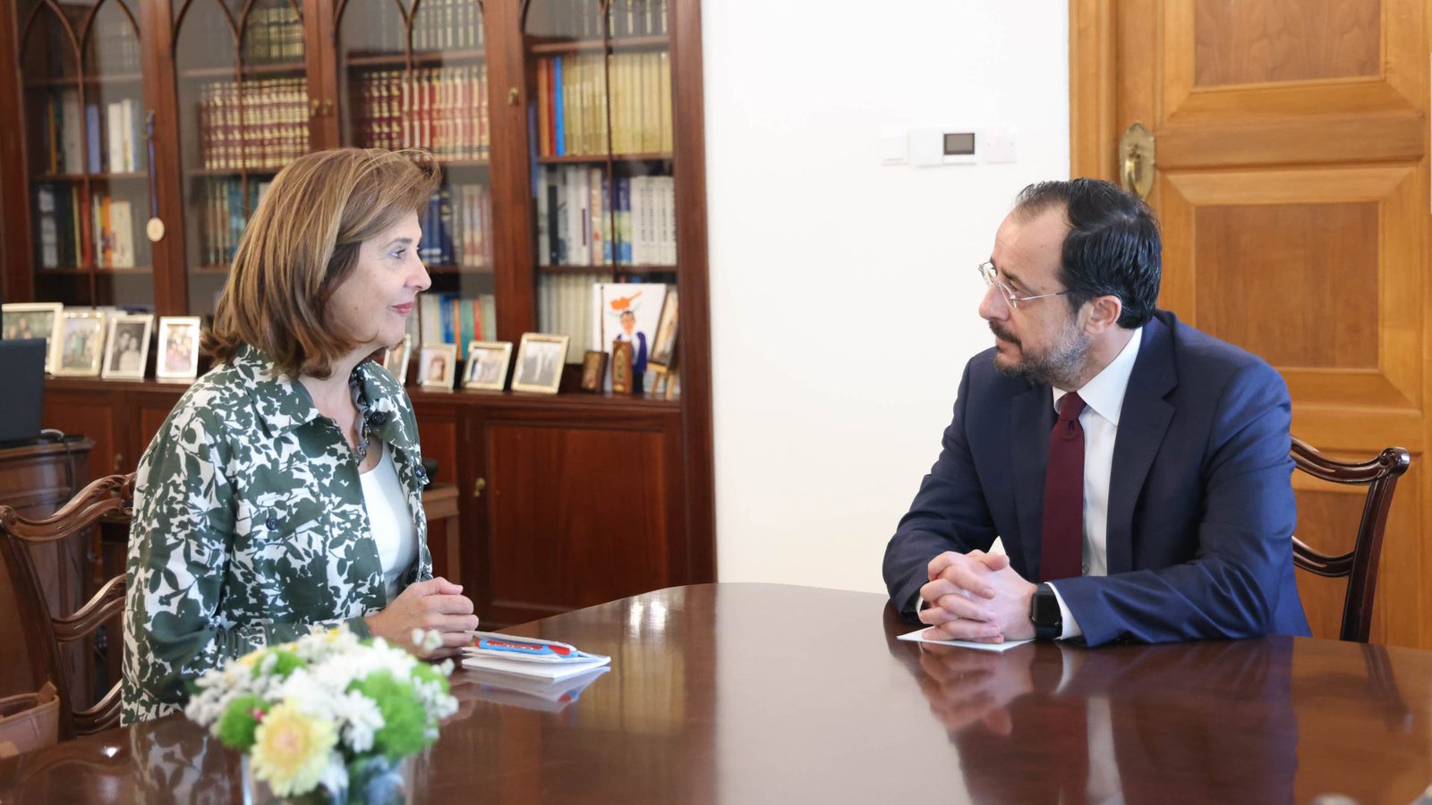 Holguin dün akşam adaya geldi, bugün Hristodulidis’le görüşüyor
