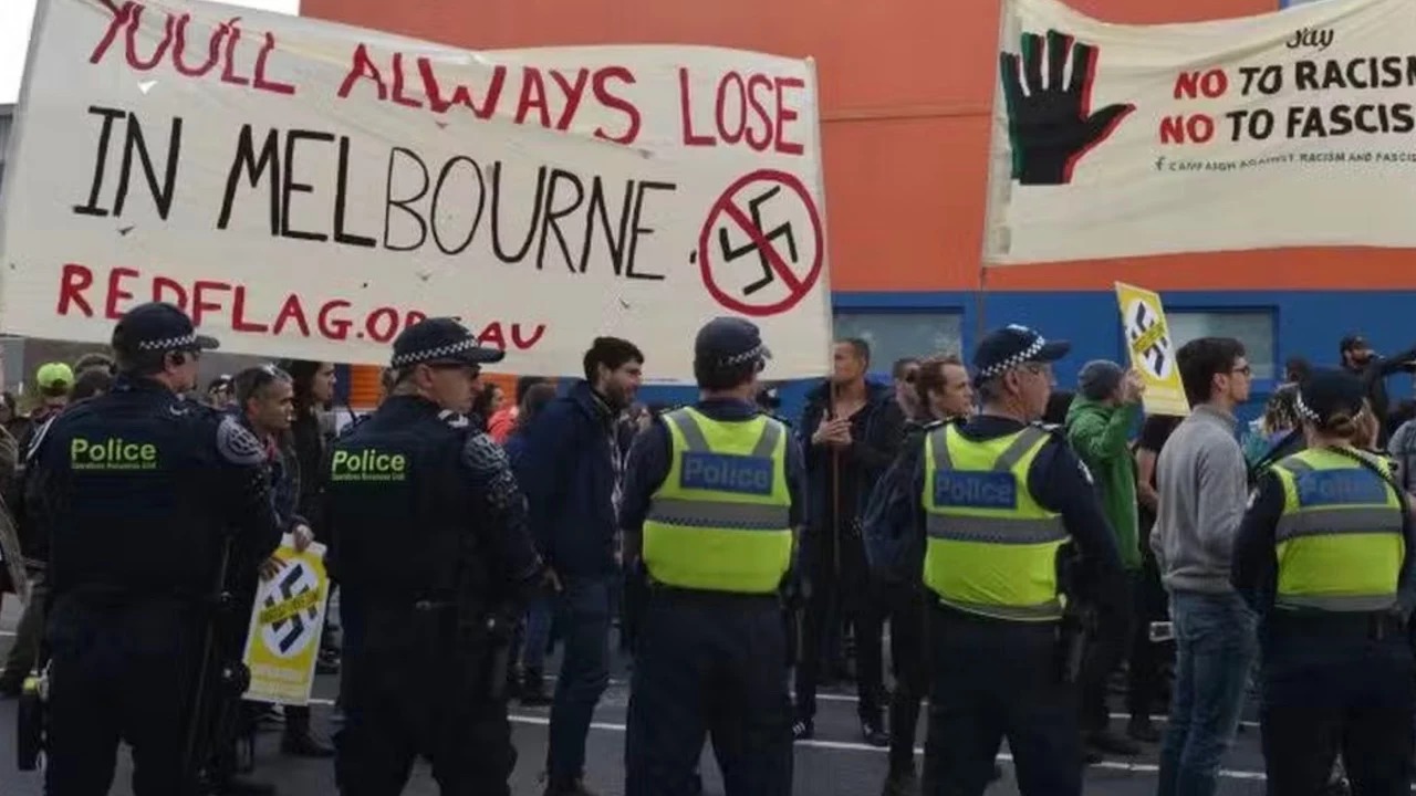 Gamalı haç paylaşan İngiliz sınır dışı edildi