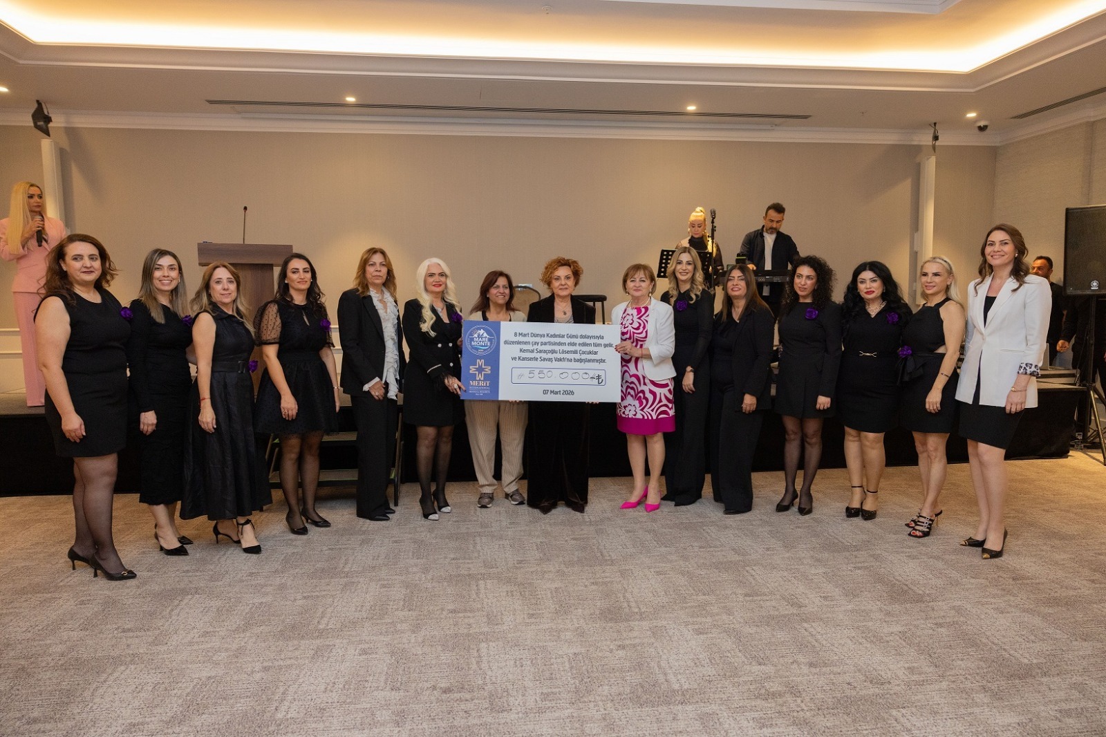 Lösemili çocuklar yararına anlamlı etkinlik: ‘Çay Partisi’ ile 550 bin TL’lik bağış