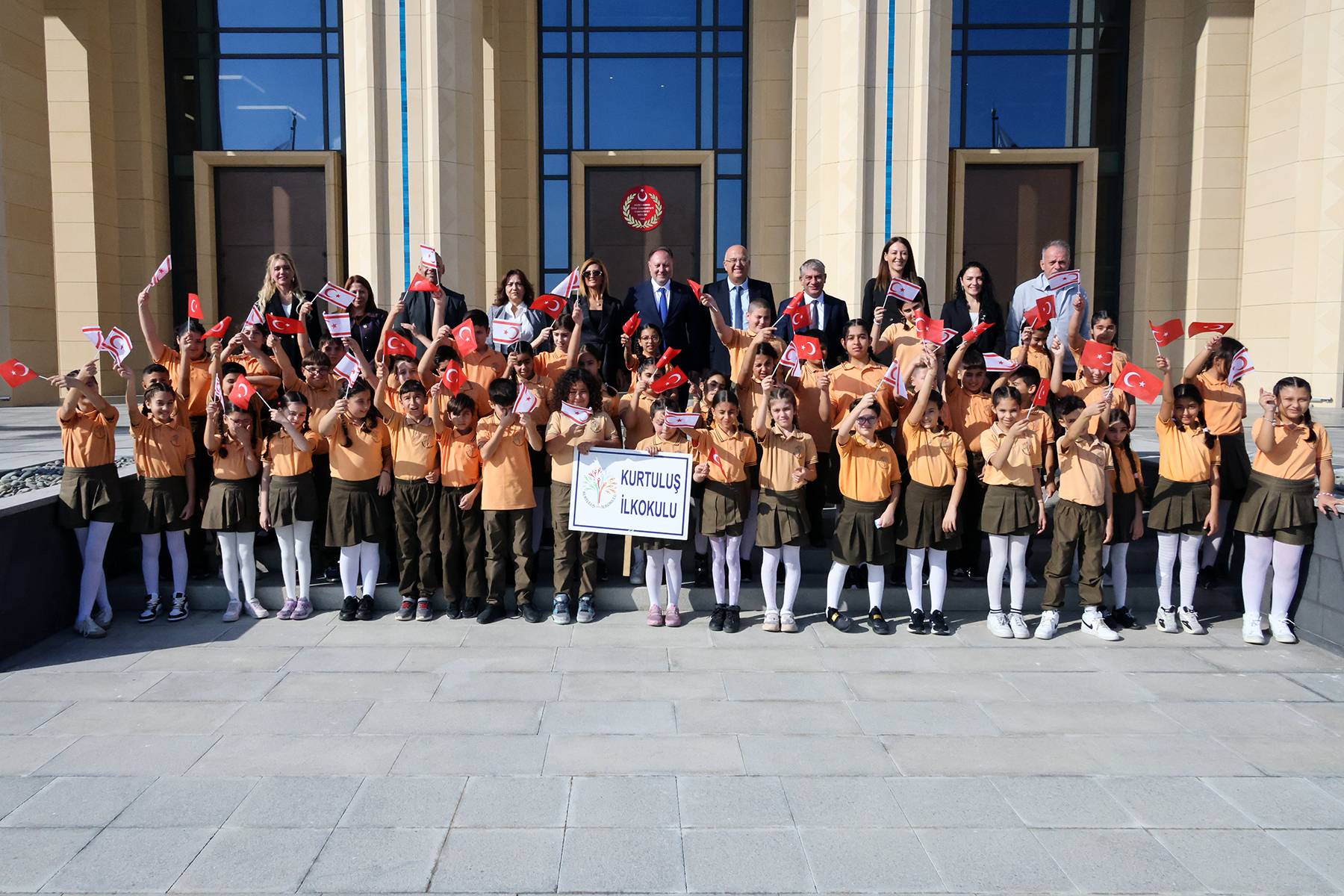 Güzelyurt Kurtuluş İlkokulu öğrencileri Meclis’te çocuk haklarına dikkat çekti