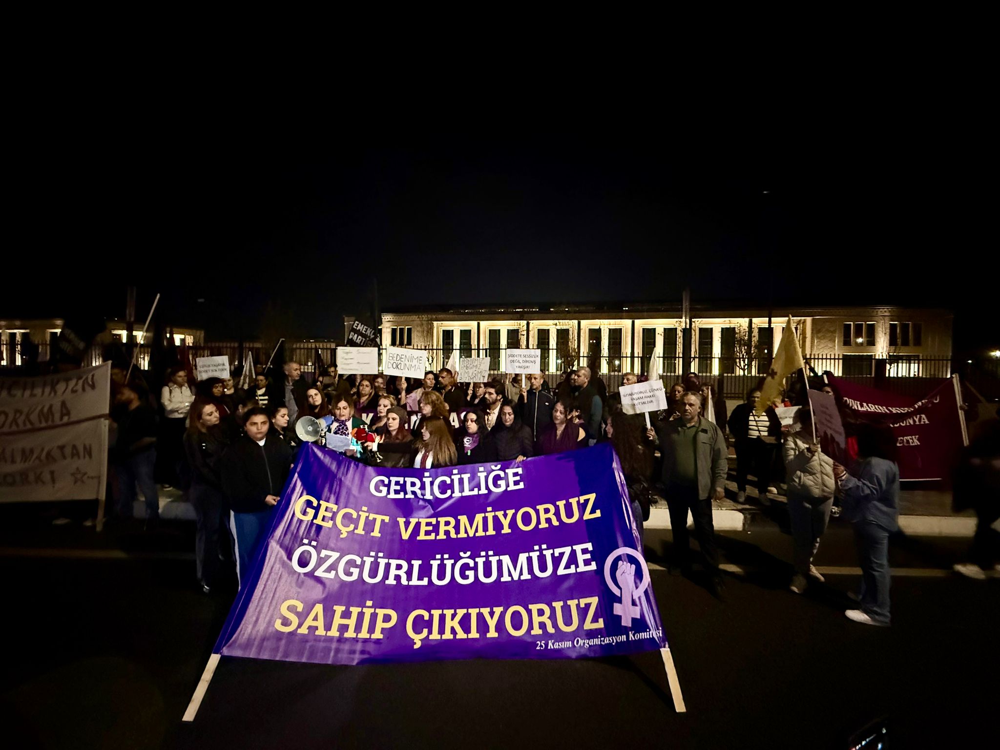 Kadına Yönelik Şiddete Karşı Uluslararası Mücadele Günü'nde yürüyüş düzenlendi